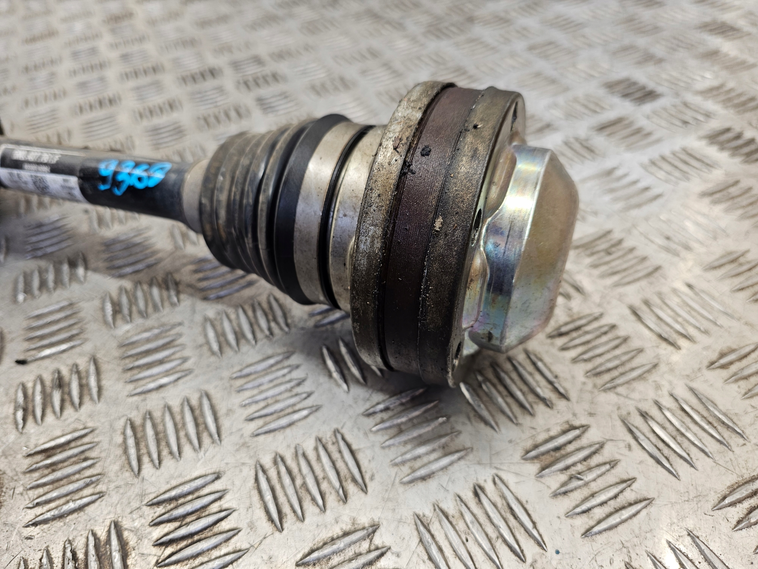 AUDI Q3 8U 2.0D semi-axis left front 5N0407761F 11