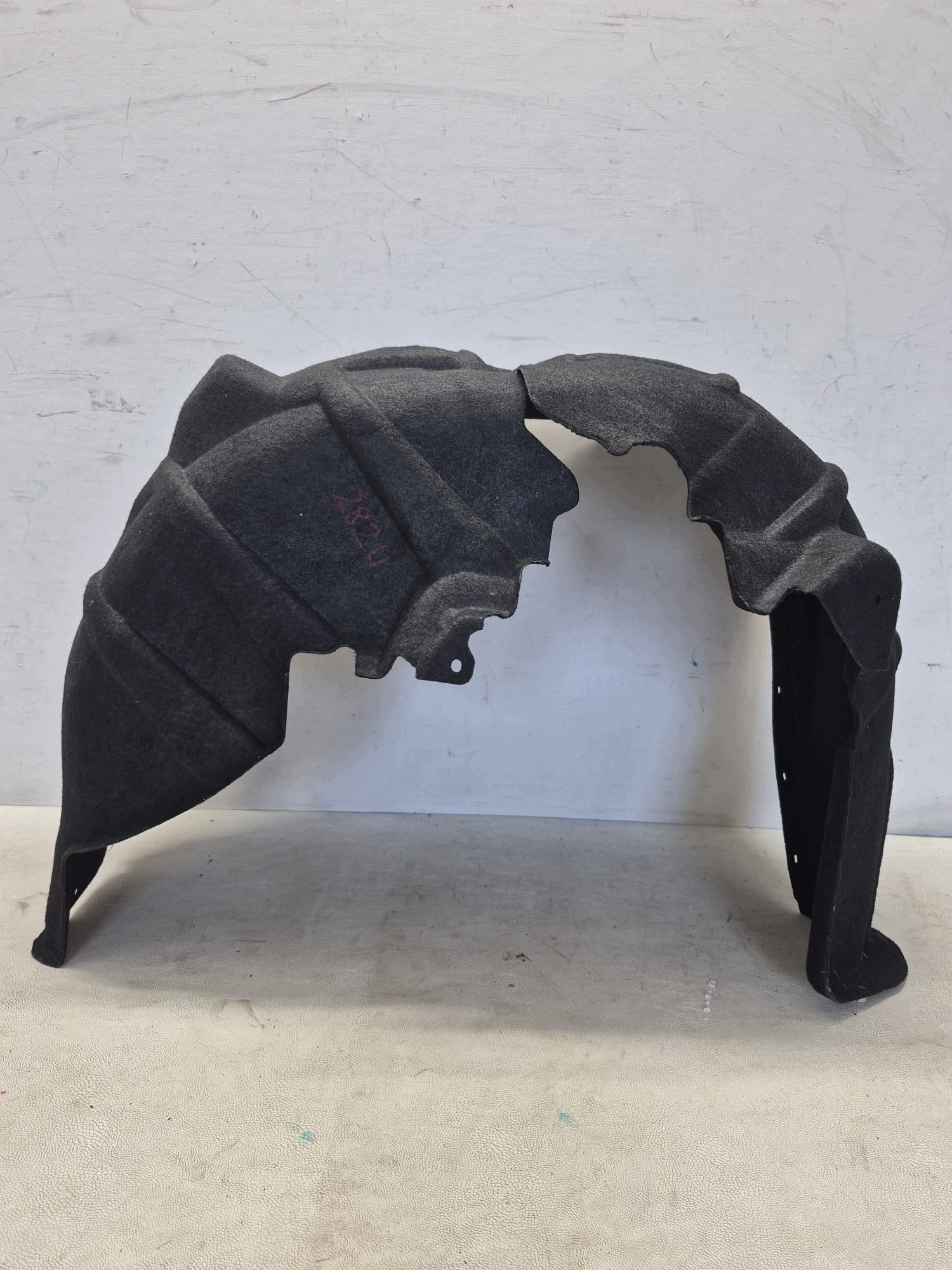 VOLVO XC40 mudguard right rear part rear. 32392146