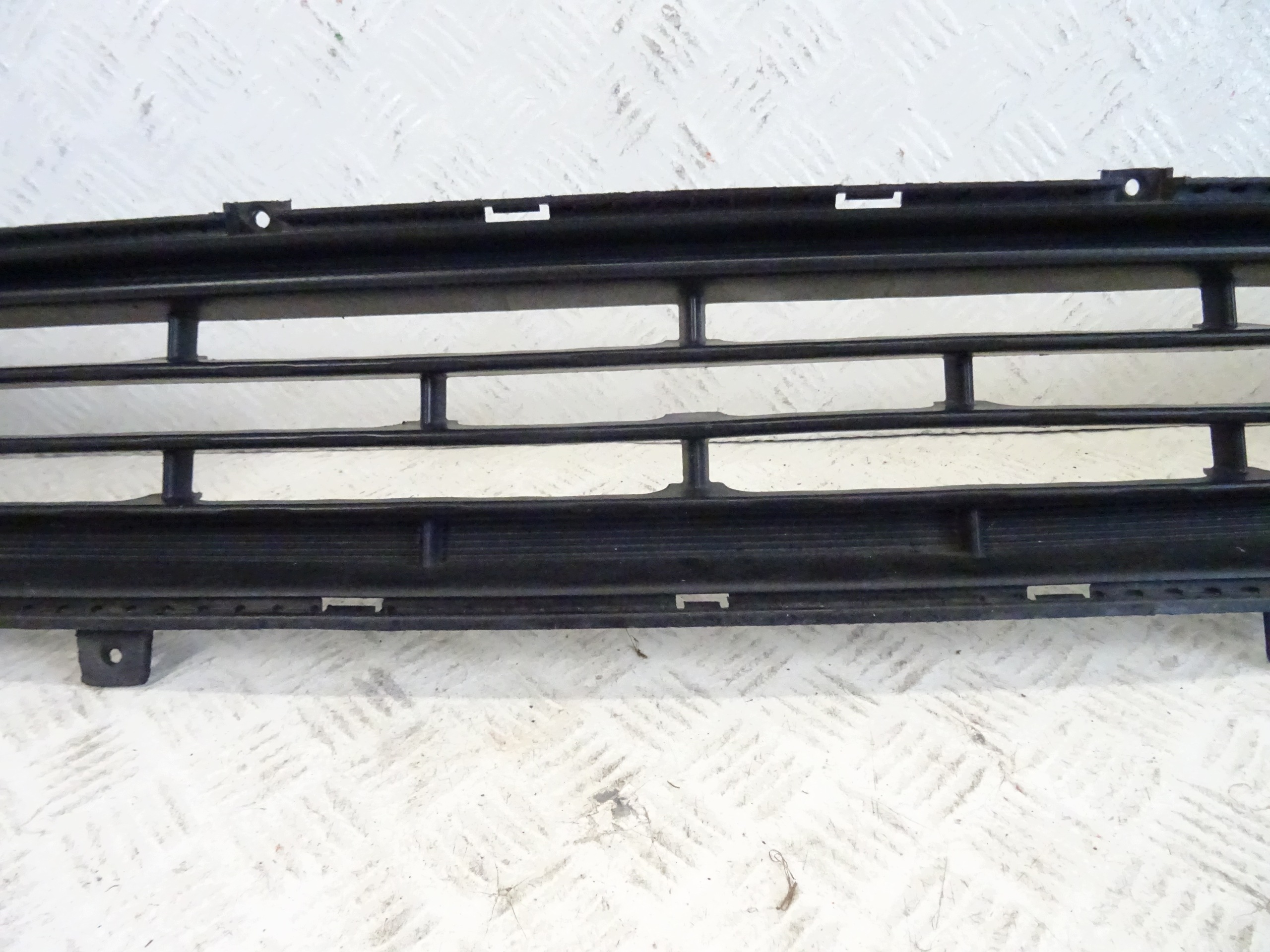 grid of a bumper front front central KIA OPTIMA IV 86560-D4020