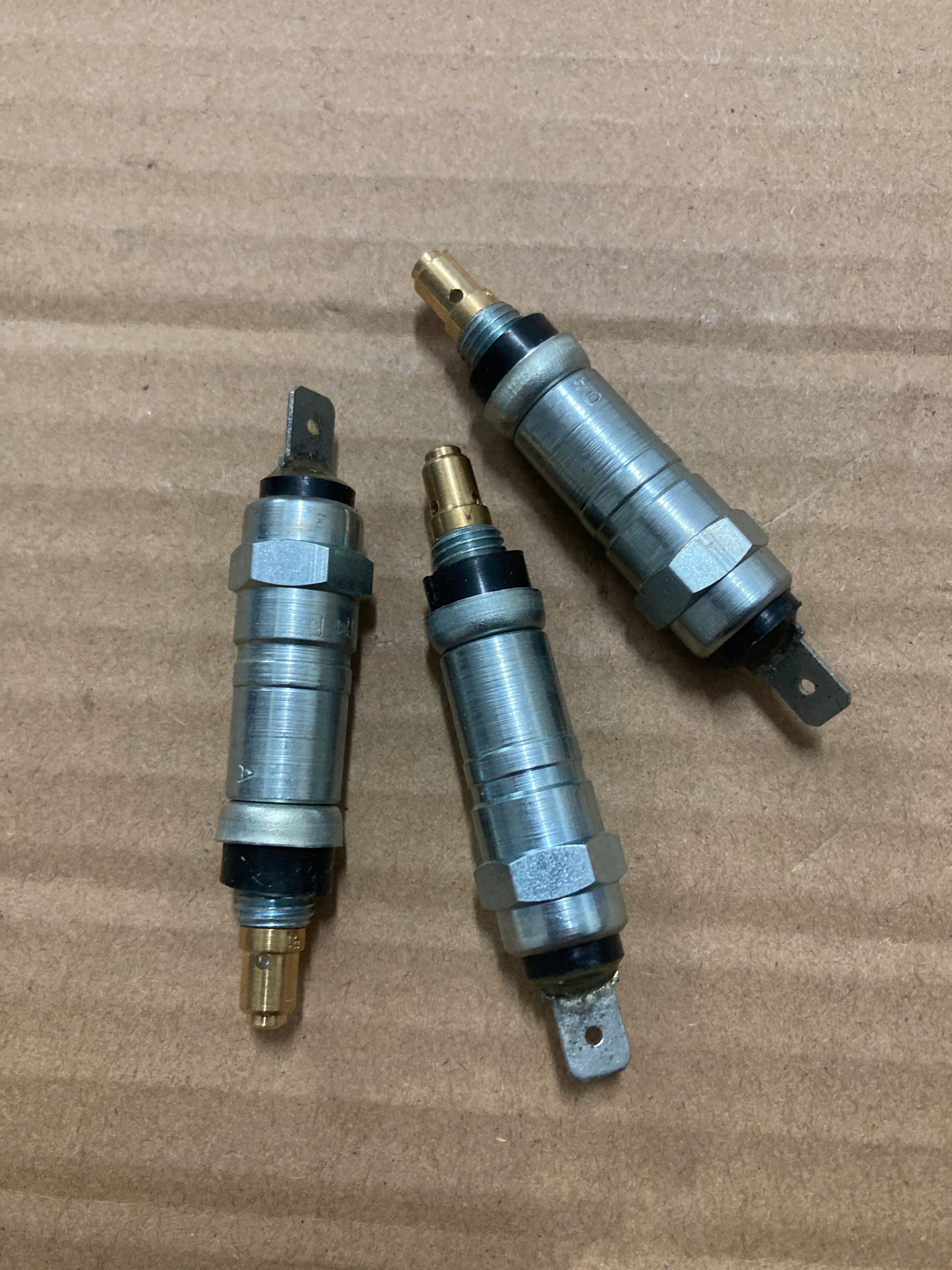 Форсунка карбюратора. Форсунки на мотоцикл. Боёк тоз бм. Форсунка для карбюратор damas. Датчик давления масла даф 105.