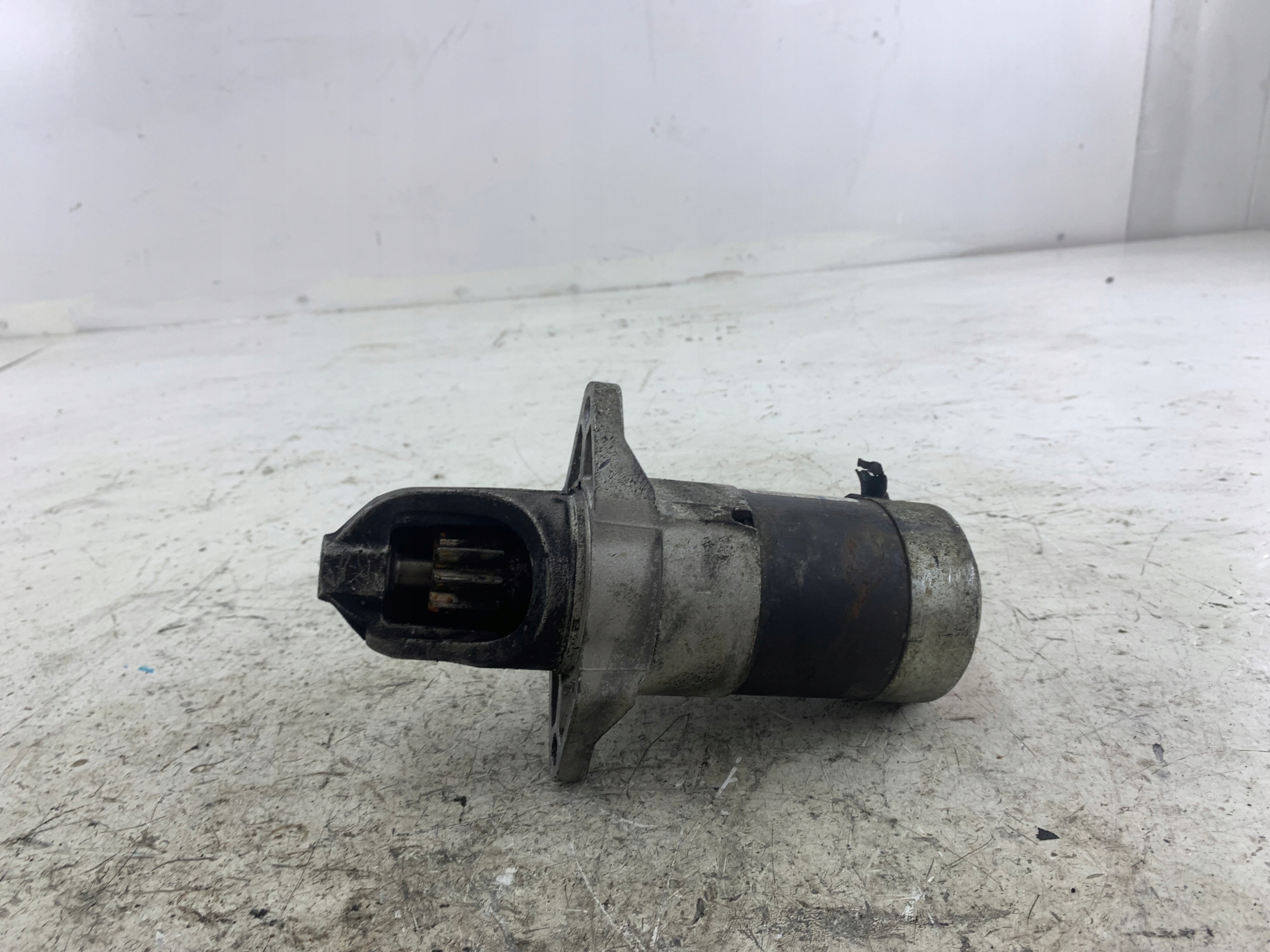 SUBARU LEGACY II 2.0 starter M1T77181