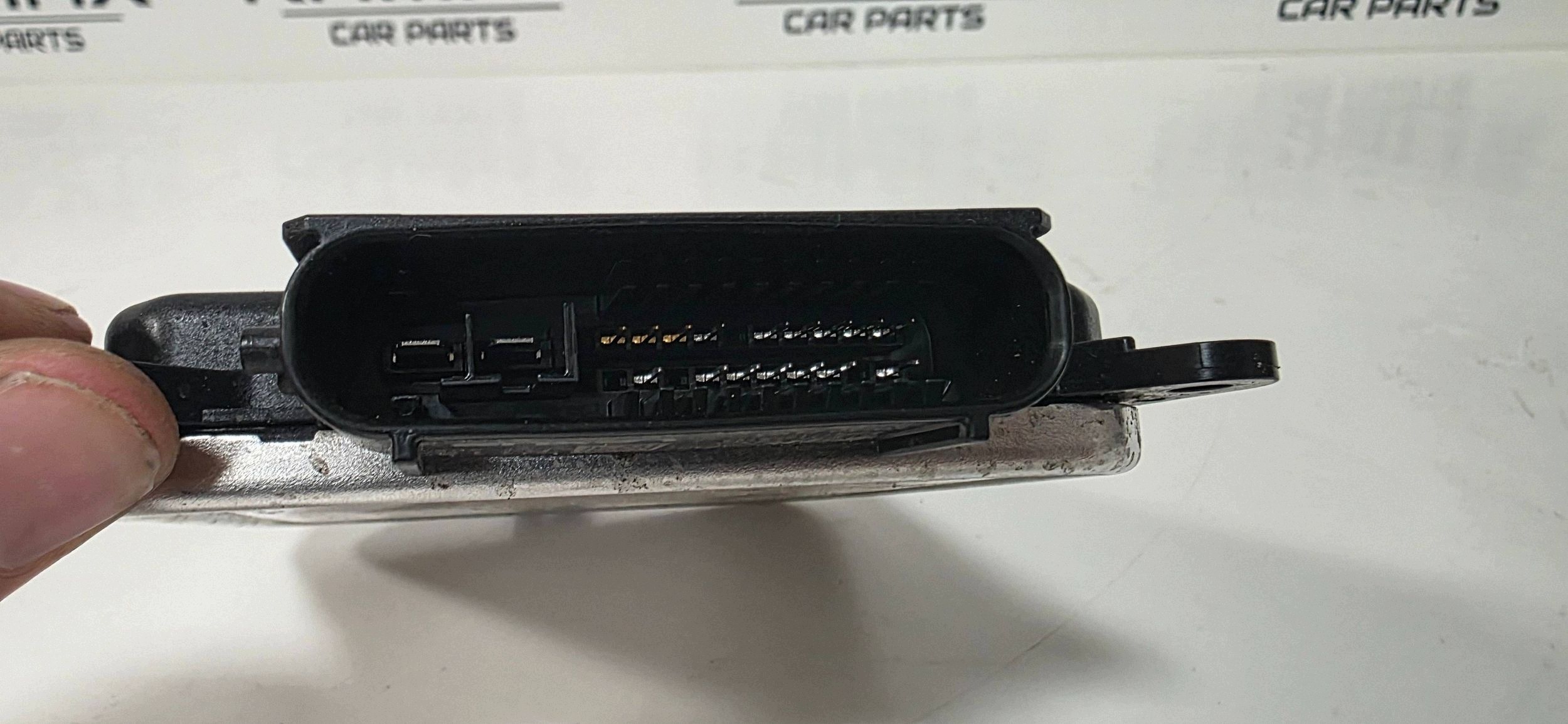 Konwerter/control unit of tension right side Lexus RX V 8990848100