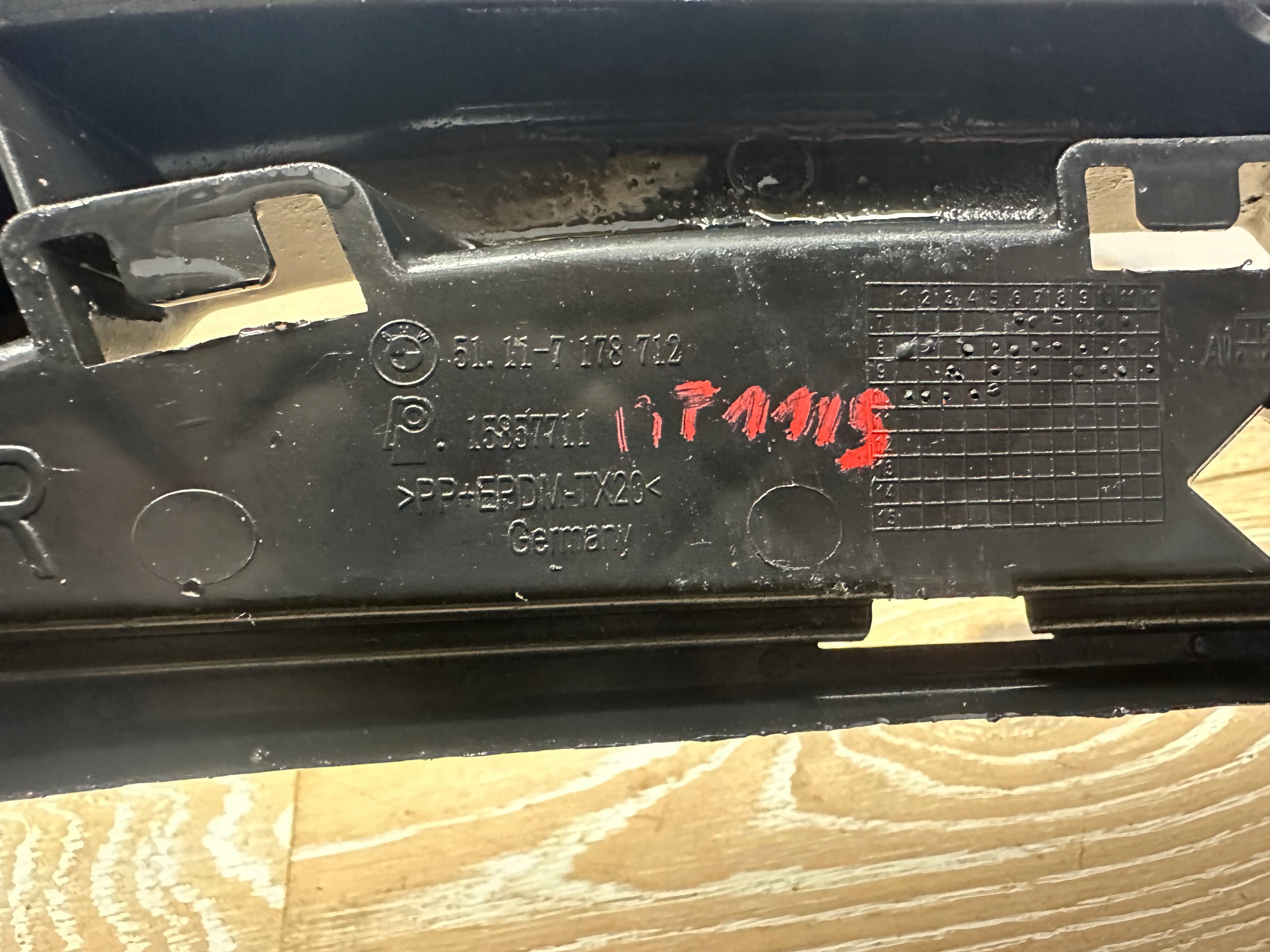 grid of a bumper right front BMW 1 E82 E88 06-11 OE