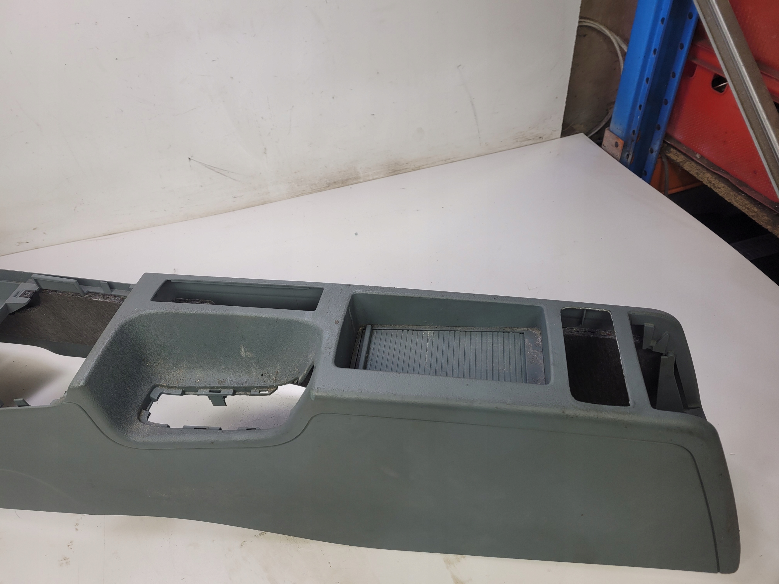 TUNEL mitte AUDI A3 8P LIFT 2 DIN 8P1863244A