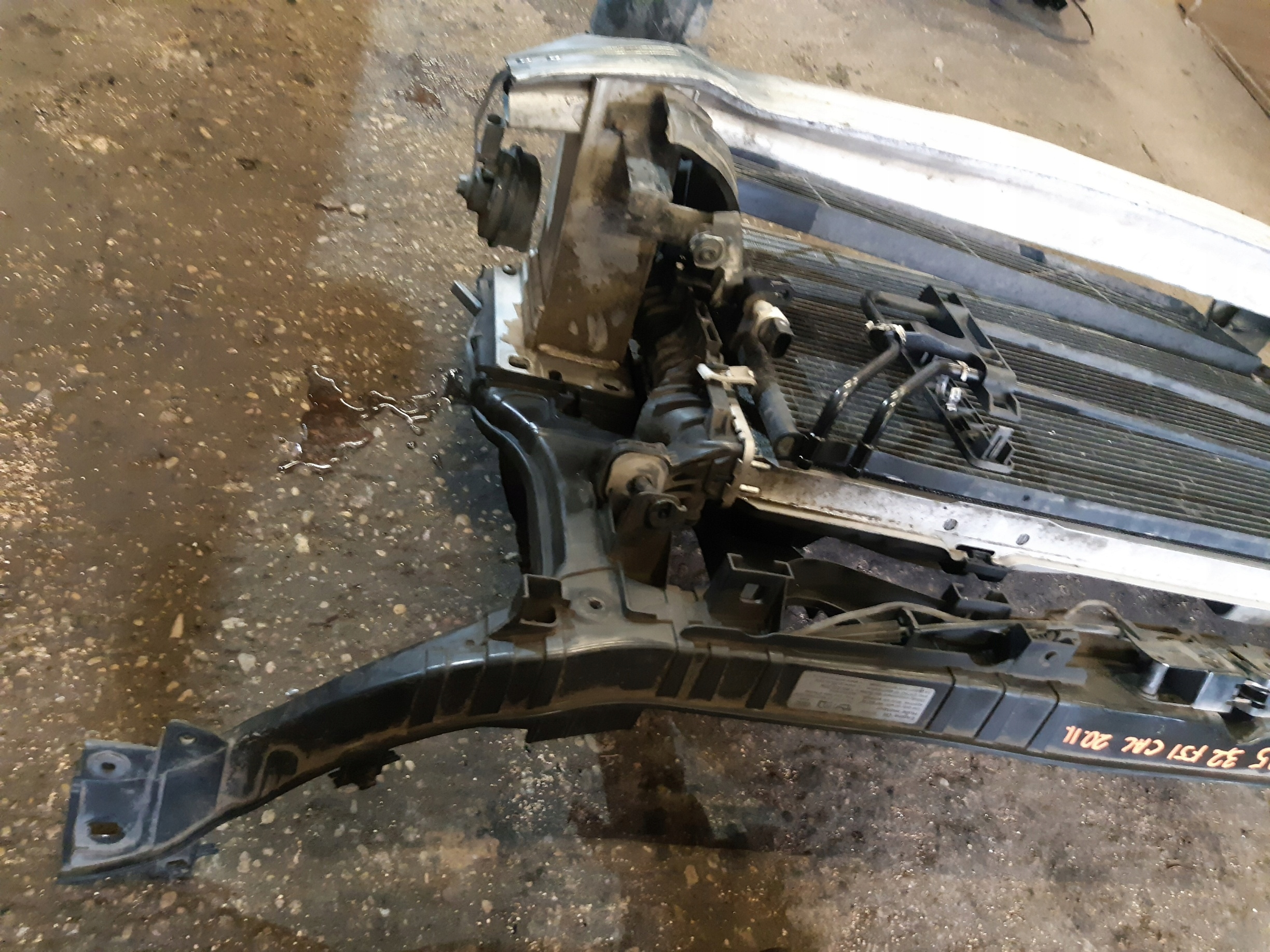 AUDI Q5 3.2 FSI support panel for radiators radiator pillar