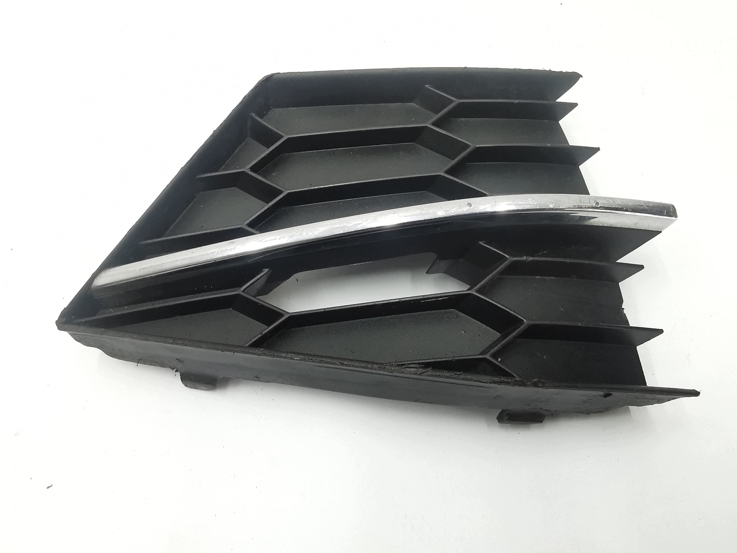 grid of a bumper right front SKODA SUPERB 3 III / 3V0853666
