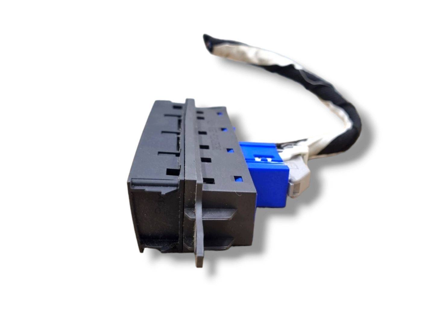 Panel switch Volkswagen Passat B7 2011 3AC927137J