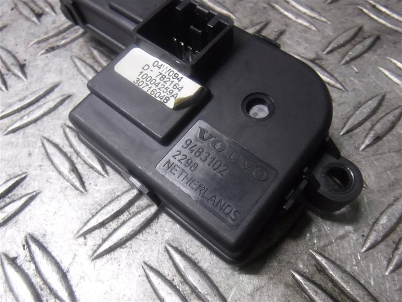 SILNICZEK MODUL SZYBERDACHU VOLVO V70 II Version European