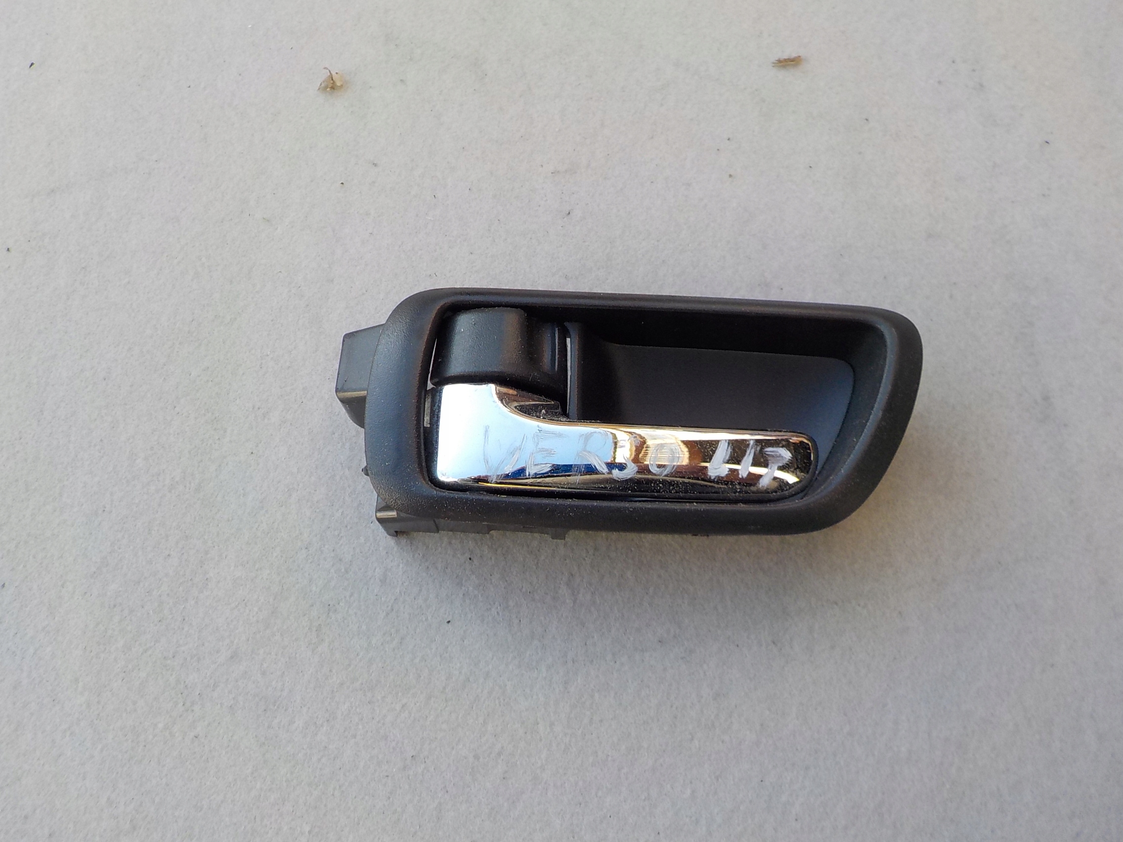handle left rear part toyota corolla verso II 2006r