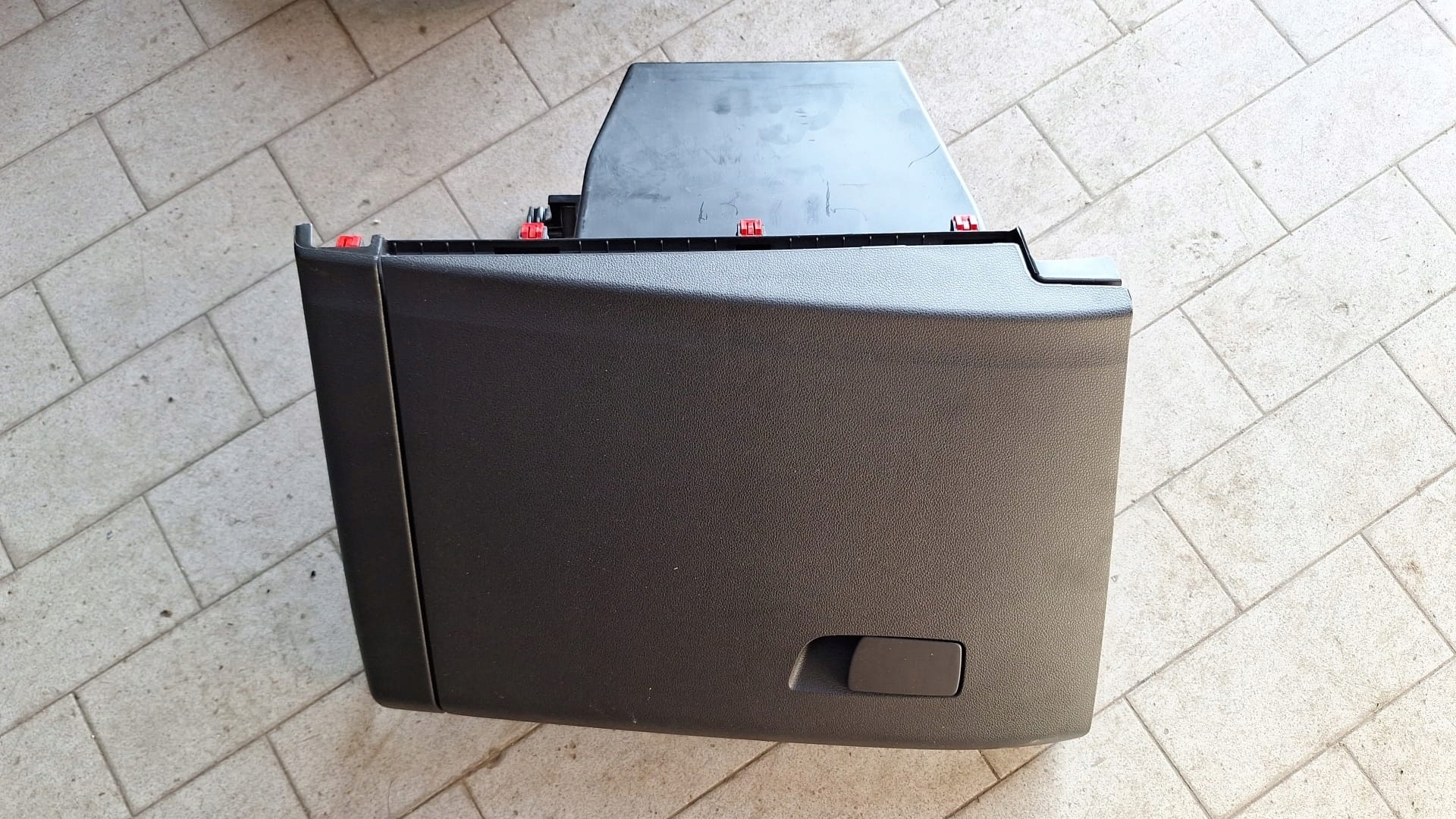 бардачок пассажира renault ARKANA 685007841R