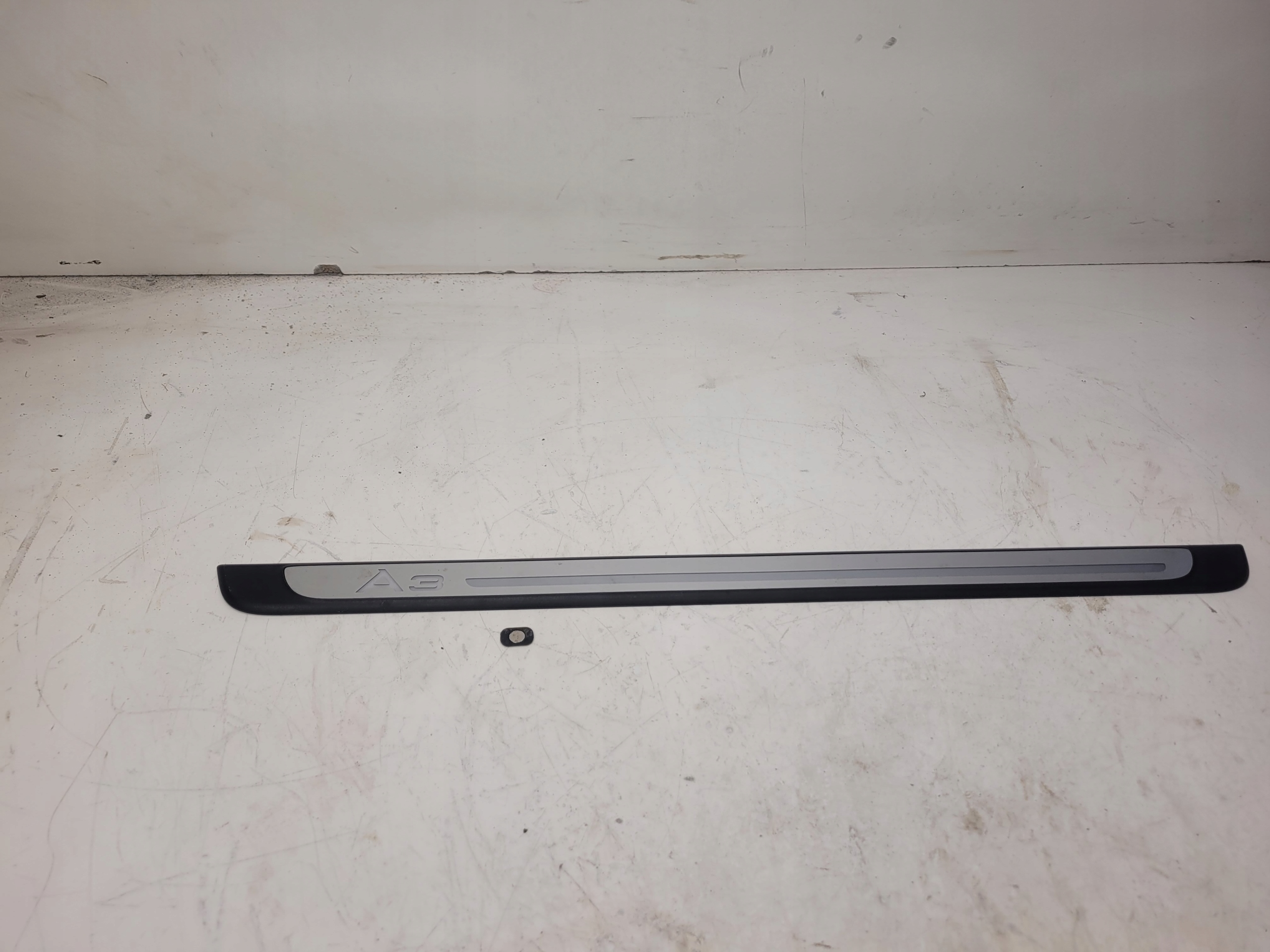 moulding threshold PODSWIETLANA AUDI A3 8V 8V0071302