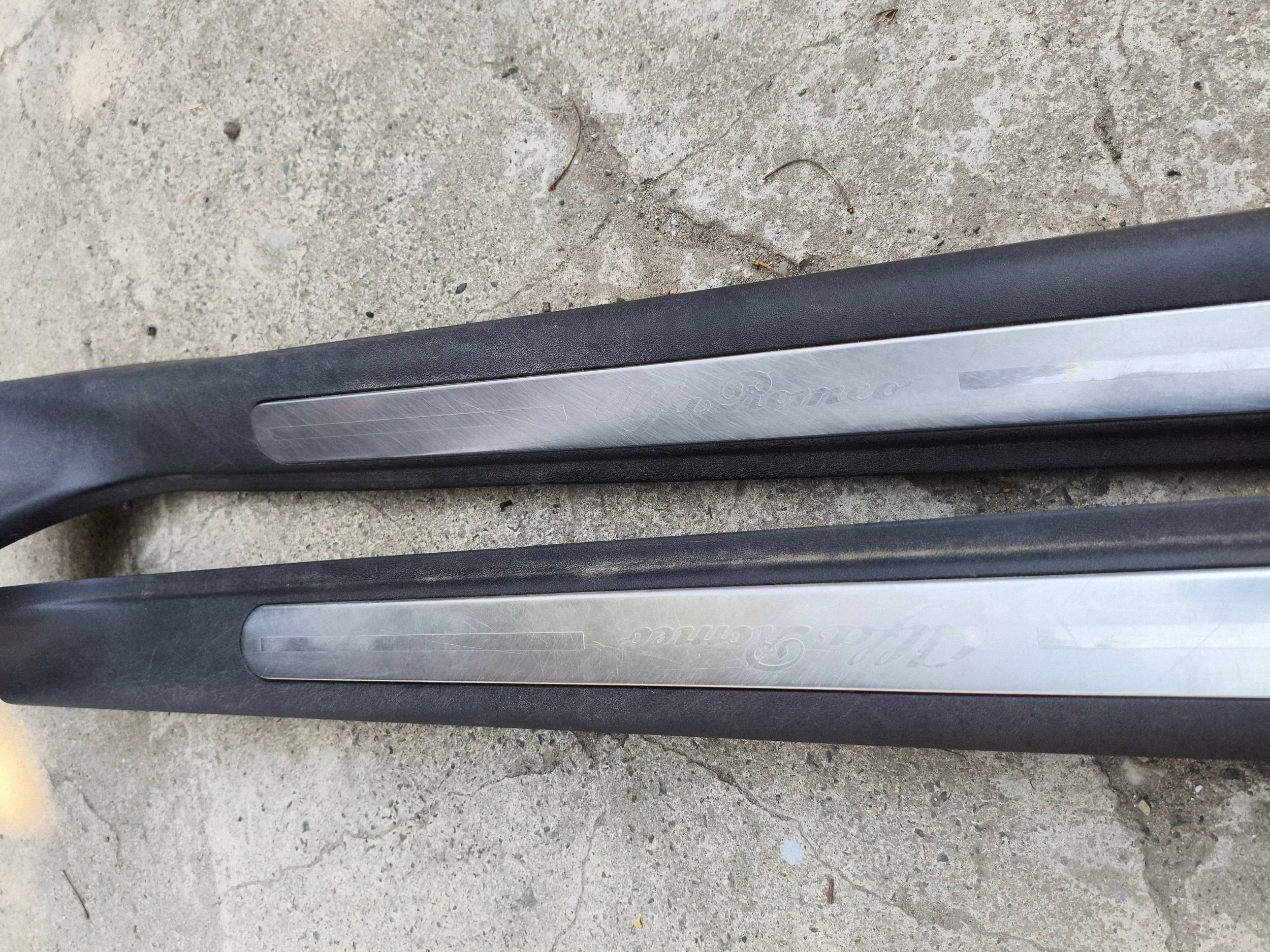cover of the threshold inner right and left front Alfa Romeo 147 5D