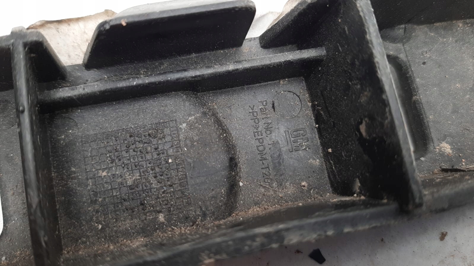 OPEL INSIGNIA A e 08- KOMBI Supporto staffa Paraurti posteriore Destra