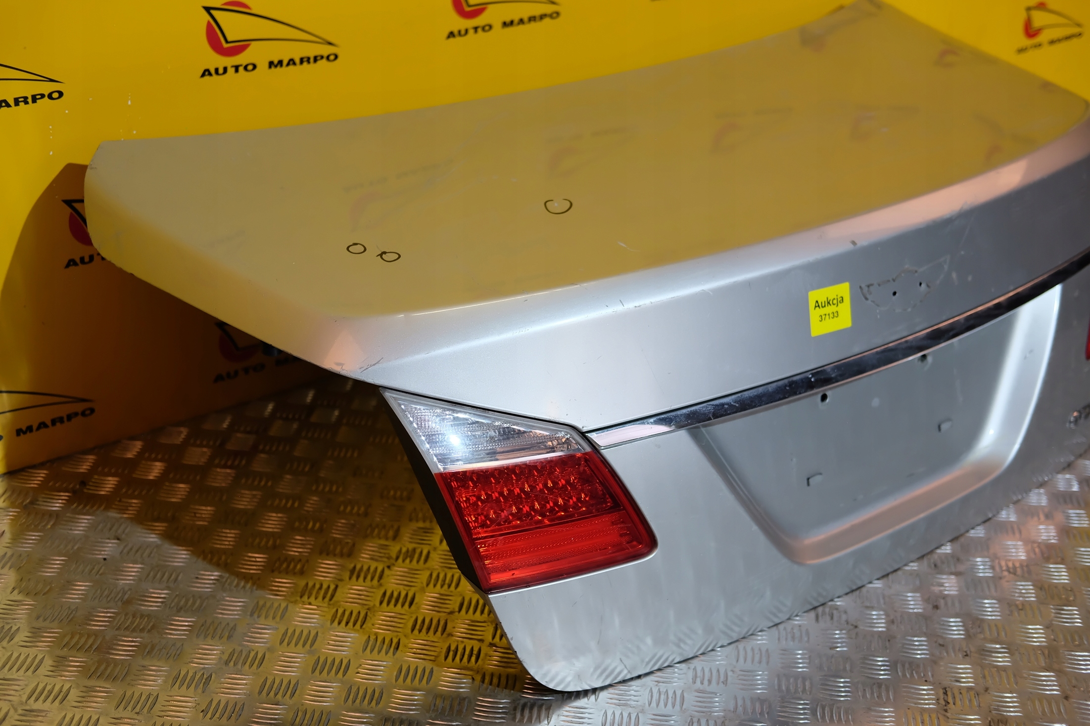 HYUNDAI GENESIS SEDAN 2008-2014 KLAPA TYŁ LAMPA Typ samochodu Samochody osobowe