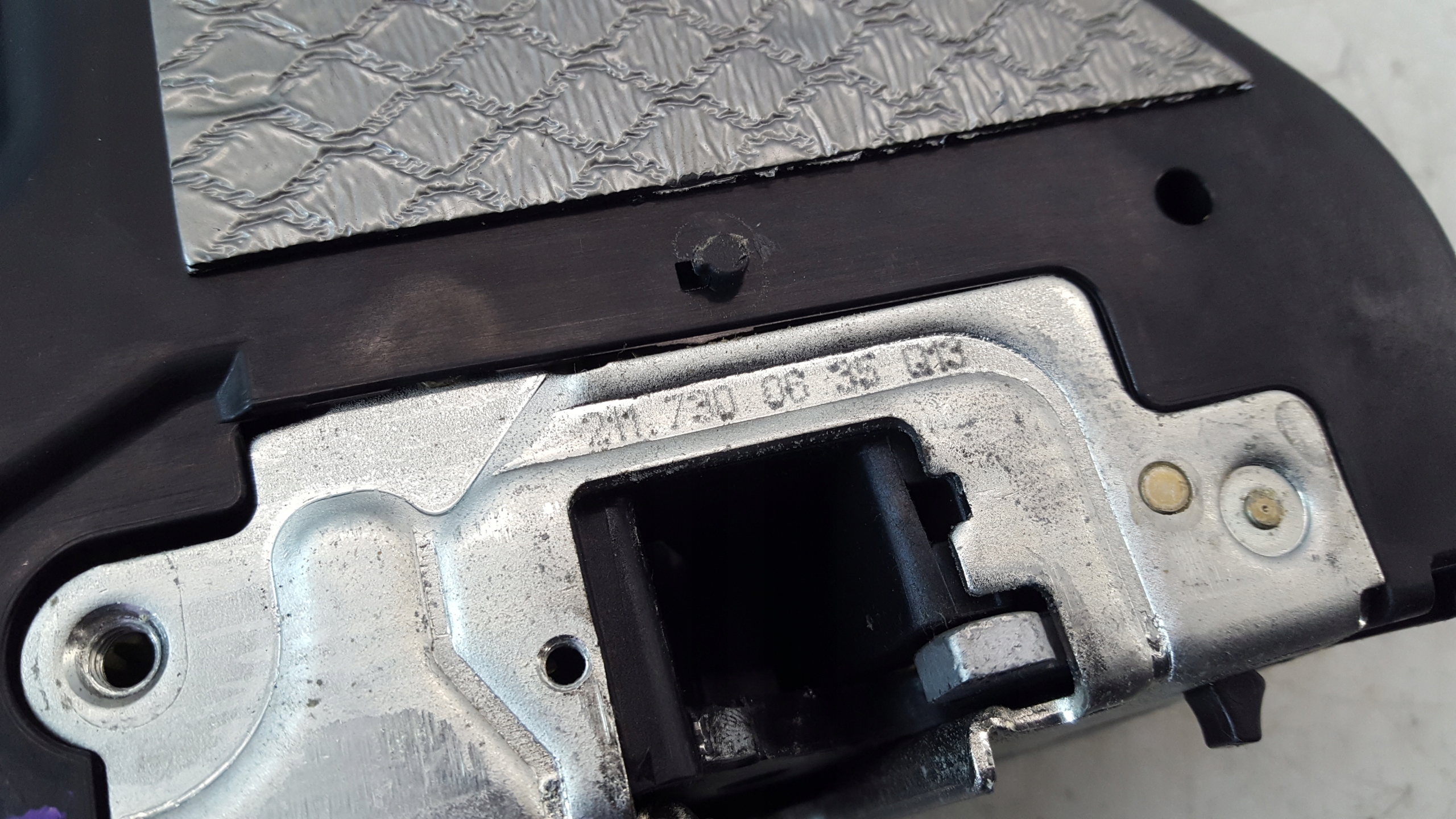 lock right rear part 21172000635 Mercedes W211
