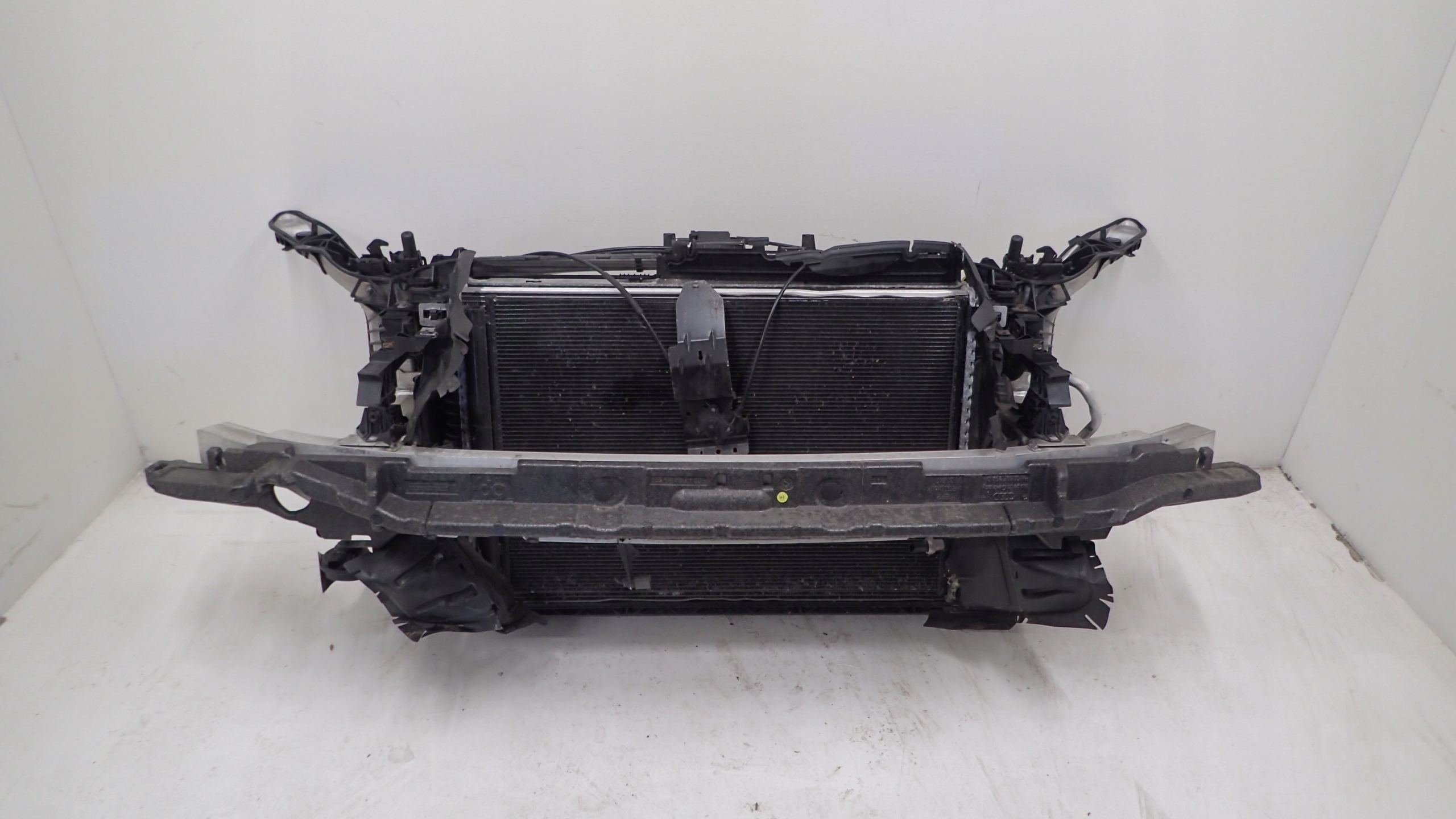 AUDI A7 PAS PRZEDNI CHŁODNICE WENTYLATORY ABSORBER BELKA KPL Producent części Audi OE