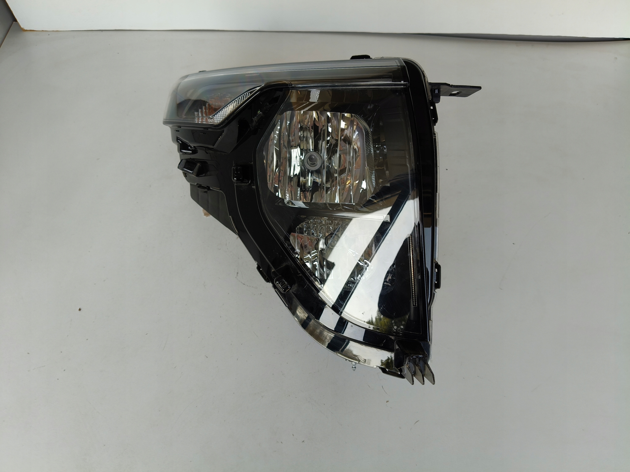 light right REFLEKTOR FORD TRANSIT COURIER 24