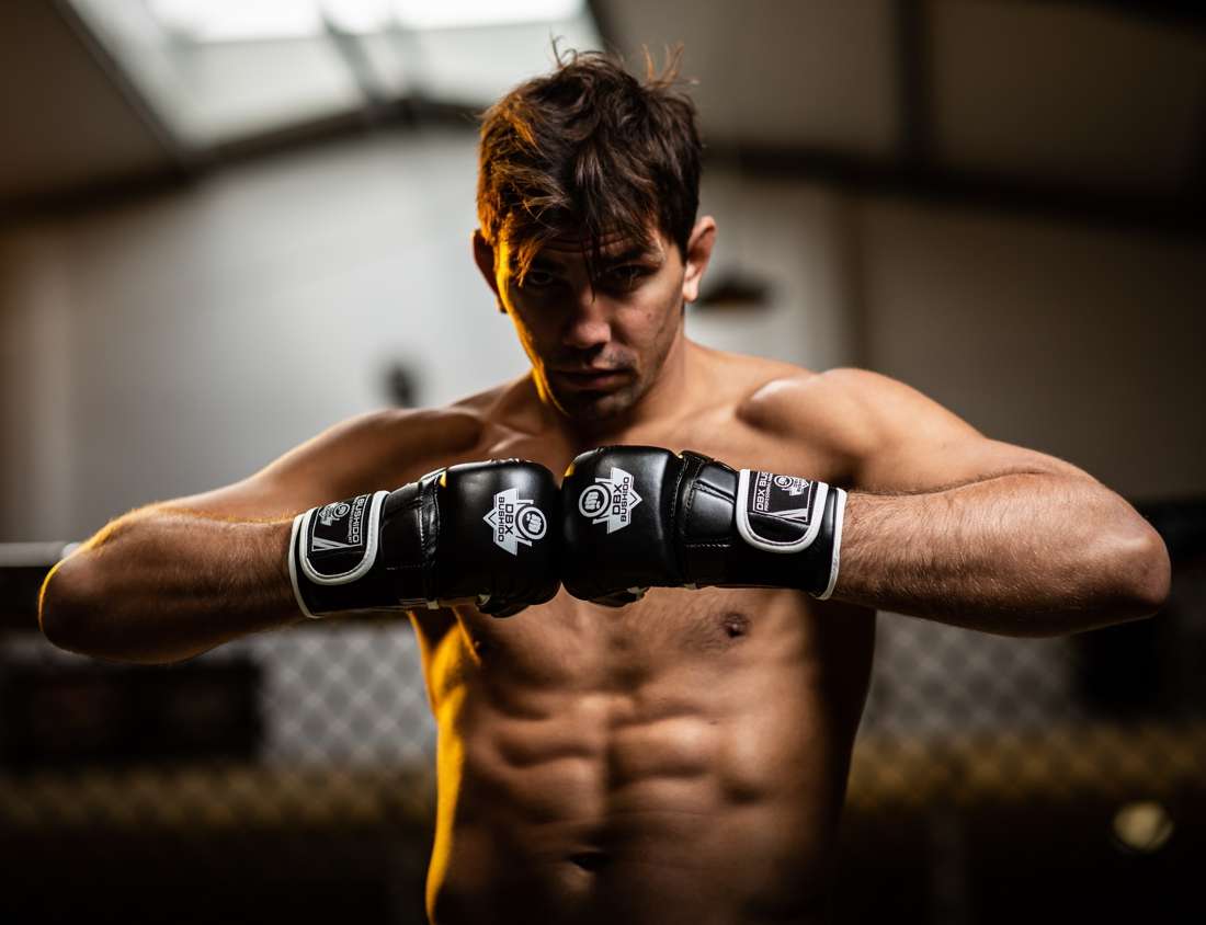 RĘKAWICE MMA SPARINGOWE USZTYWNIENIE NADGARSTKA WYPROFILOWANE BUSHIDO XL Marka DBX BUSHIDO