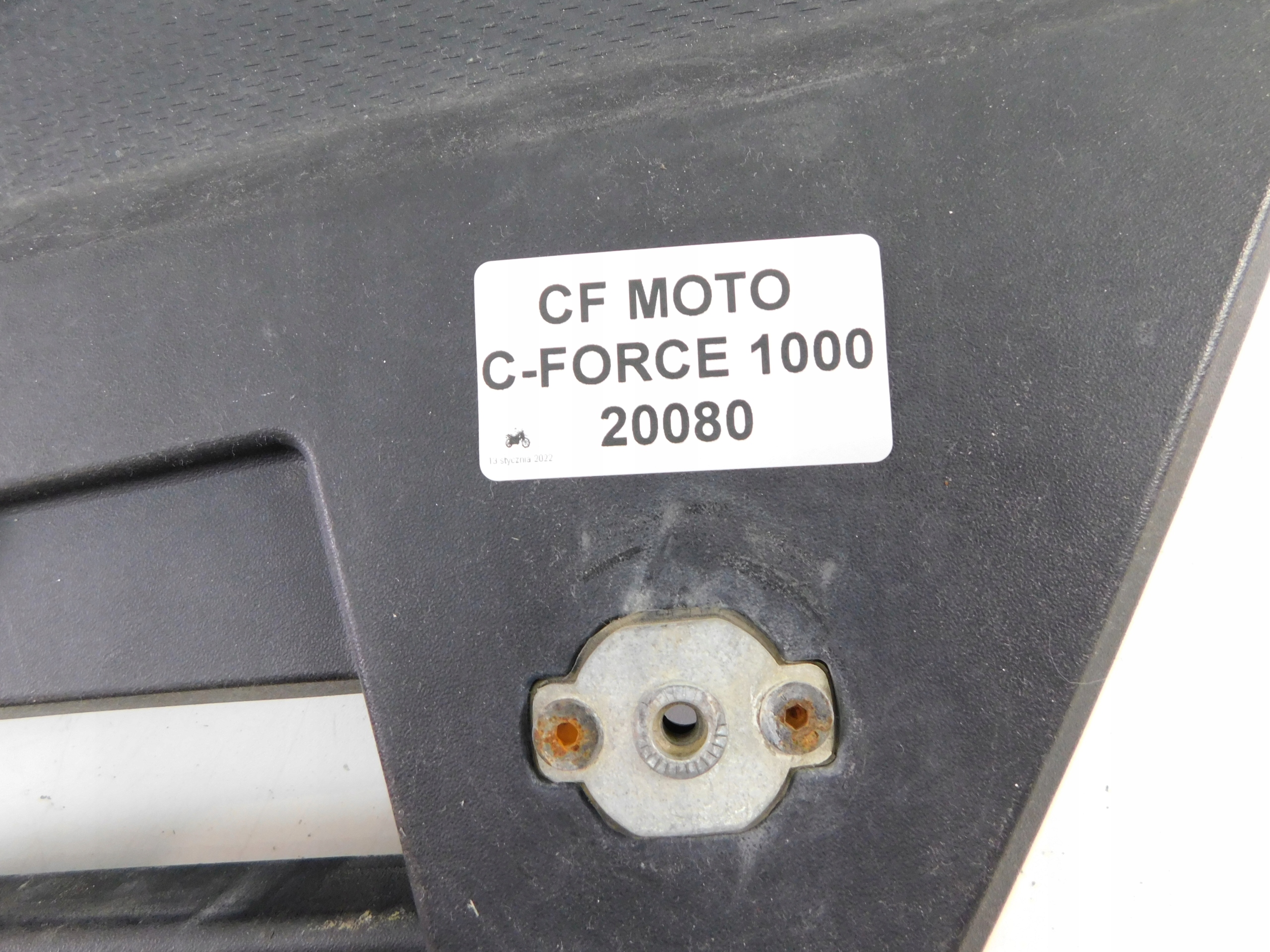 CF MOTO C-FORCE 1000 СТОЙКА БАГАЖНОГО ОТДЕЛЕНИЯ ПРАВАЯ