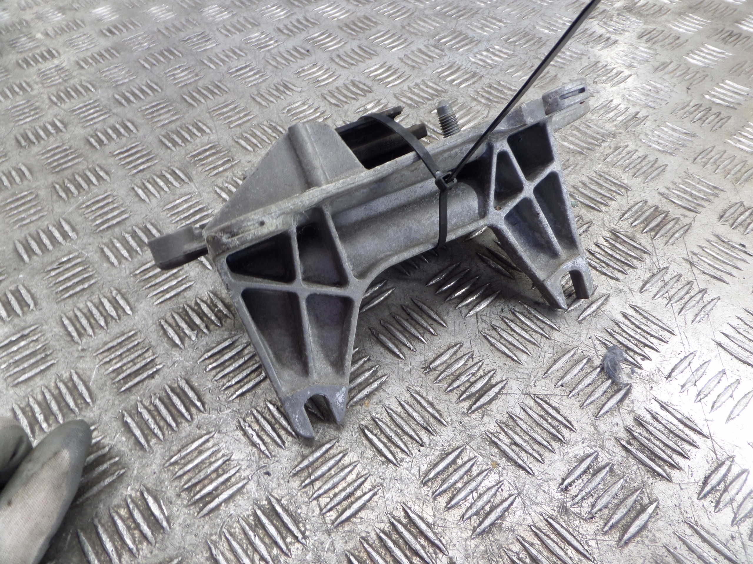 Nissan OE 112221641R Getriebehalter getriebe