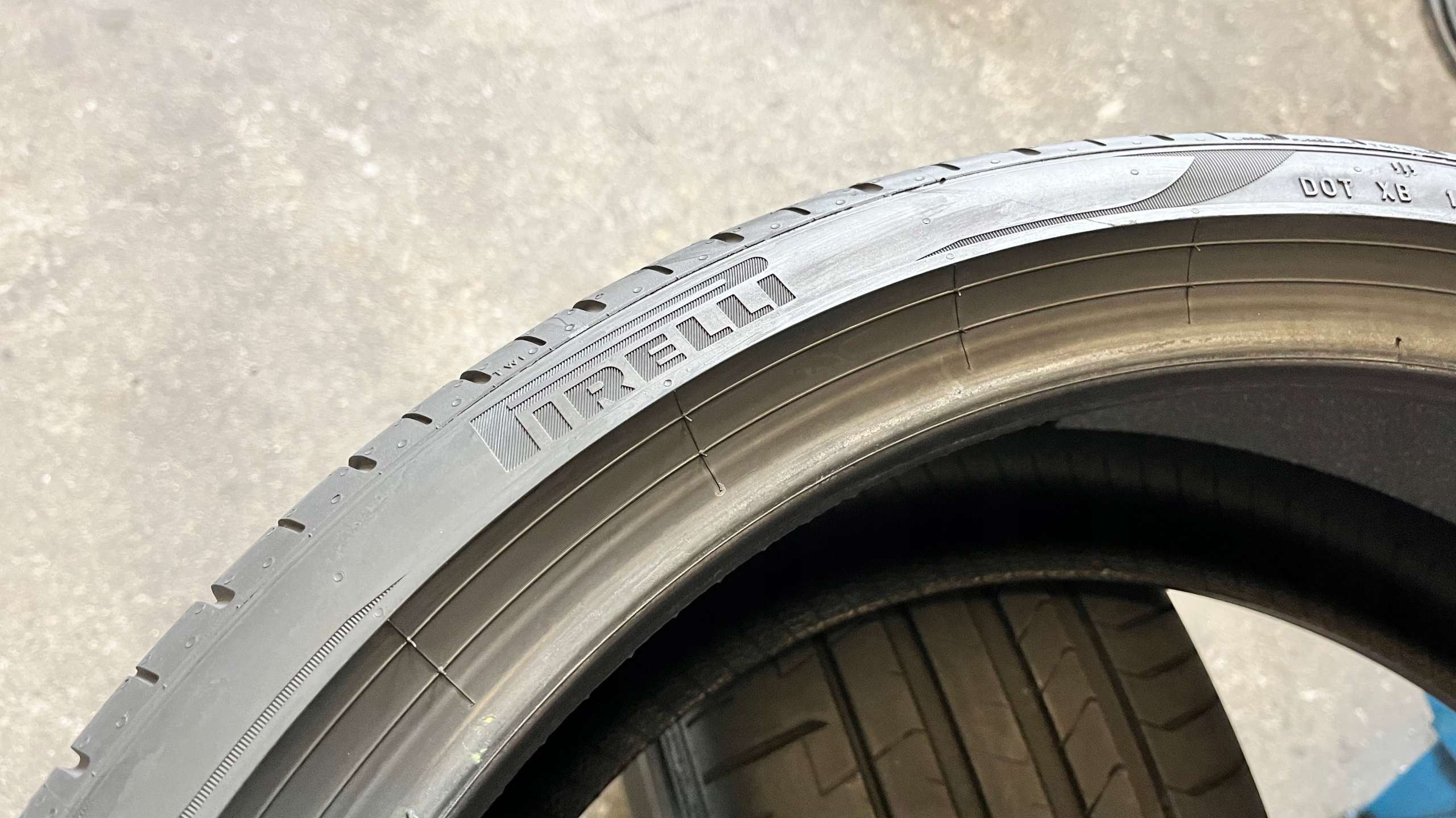 2 tyres summer 255/35R21 98Y Pirelli P ZERO PZ4 7mm 2024r