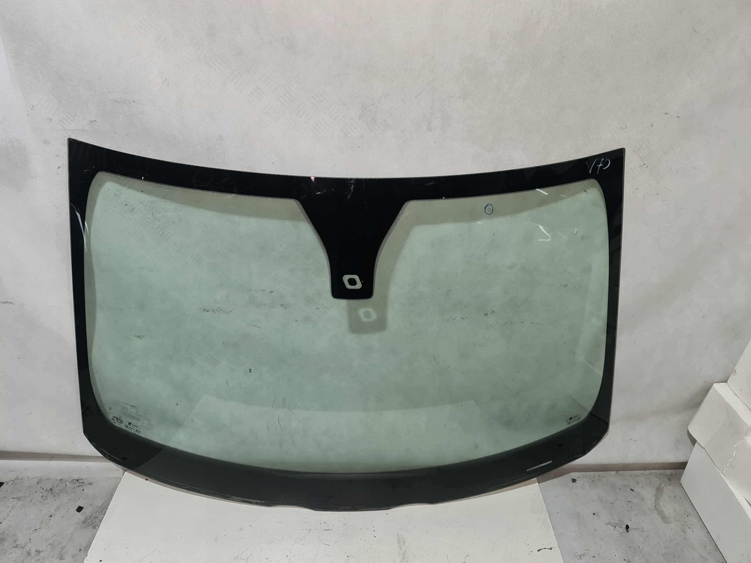 SZYBA CZOŁOWA VOLVO V50 ORYG 2004R SENSOR