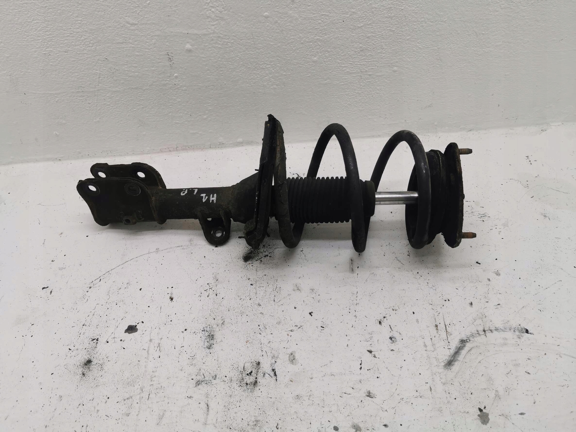 shock absorber left front HYUNDAI H-1 II 2.5 CRDi