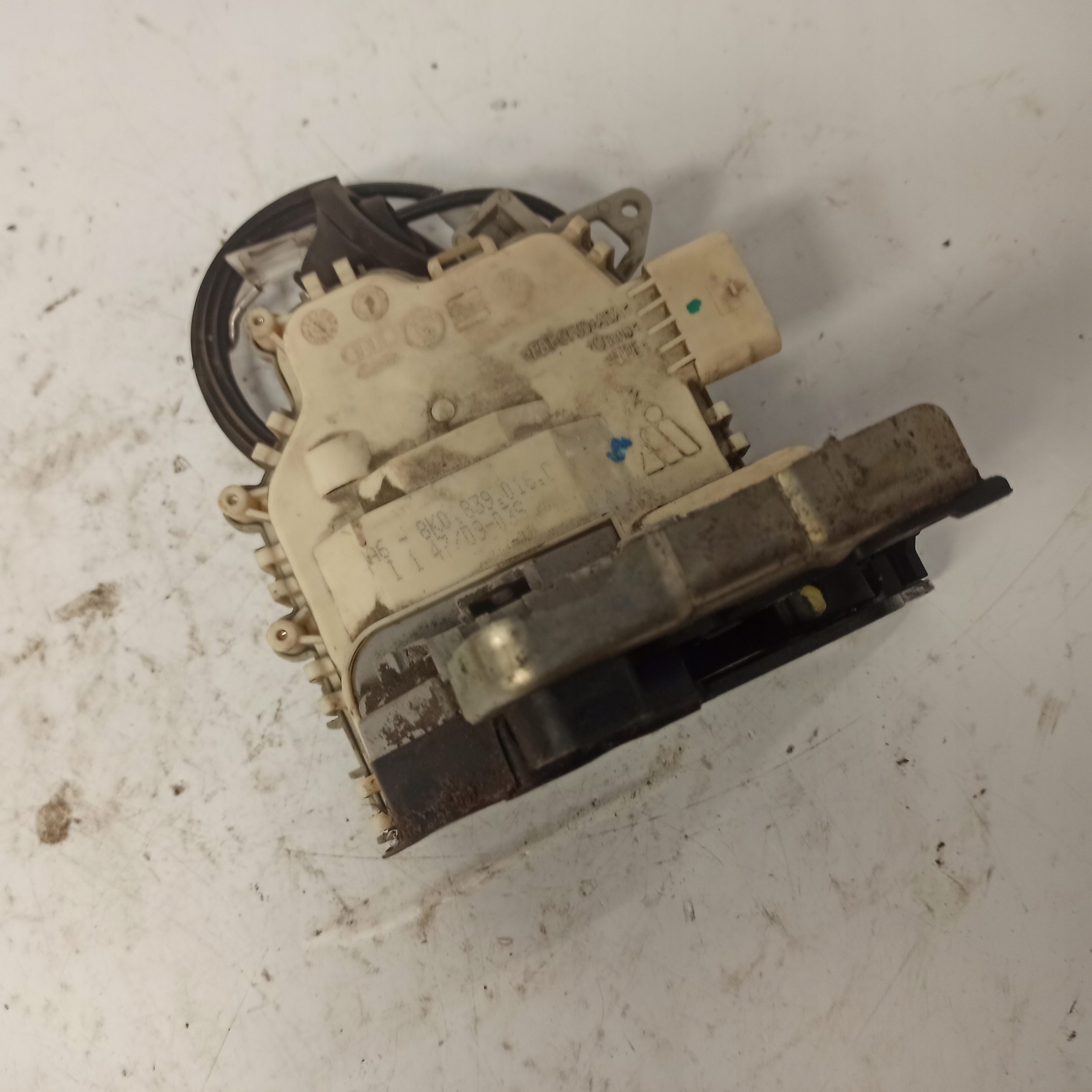 Audi A4 B8 замок 6 8K0839016C