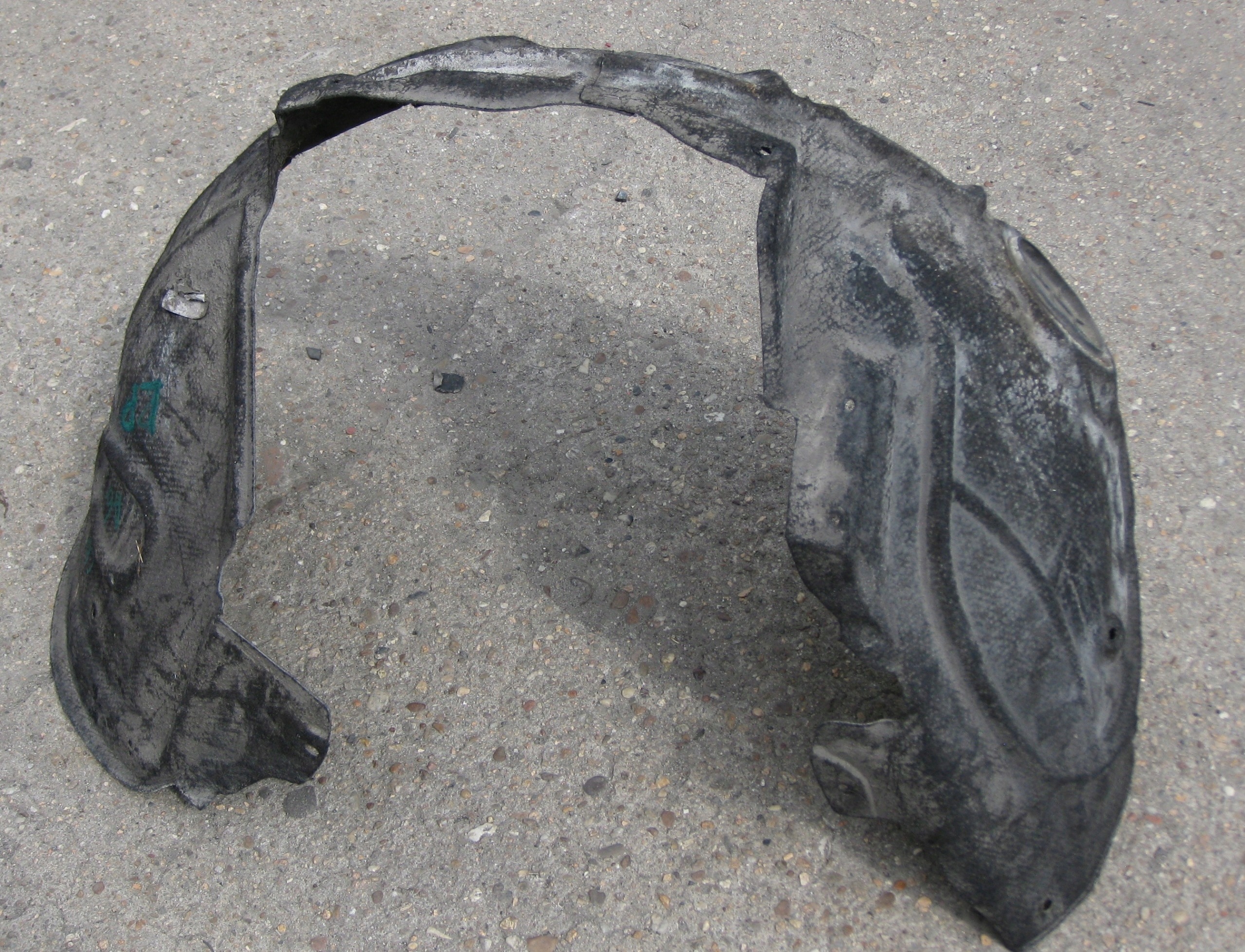 AUDI A6 C6 LIFT KOMBI mudguard left front MATERIALOWE