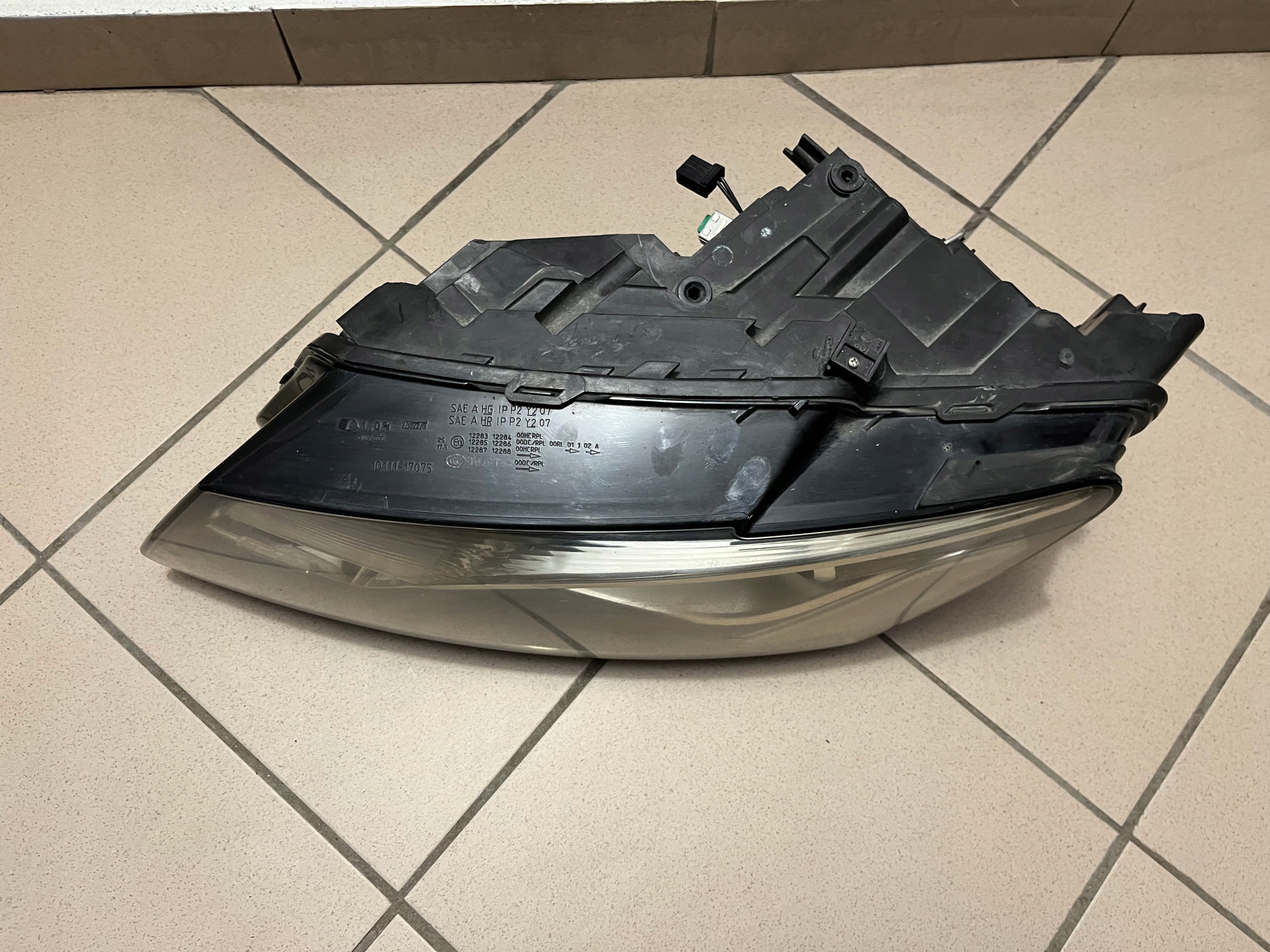 фара левая Q5 би ксенон 08- 8R0941003AF