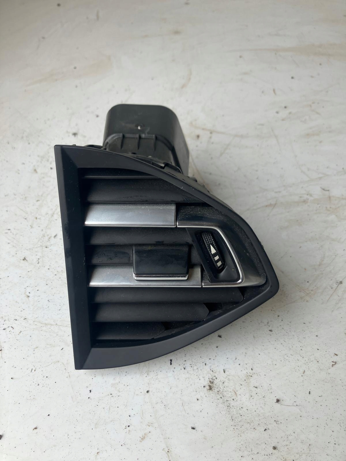 grid air conditioning devices right central PEUGEOT 308 T9 96782700