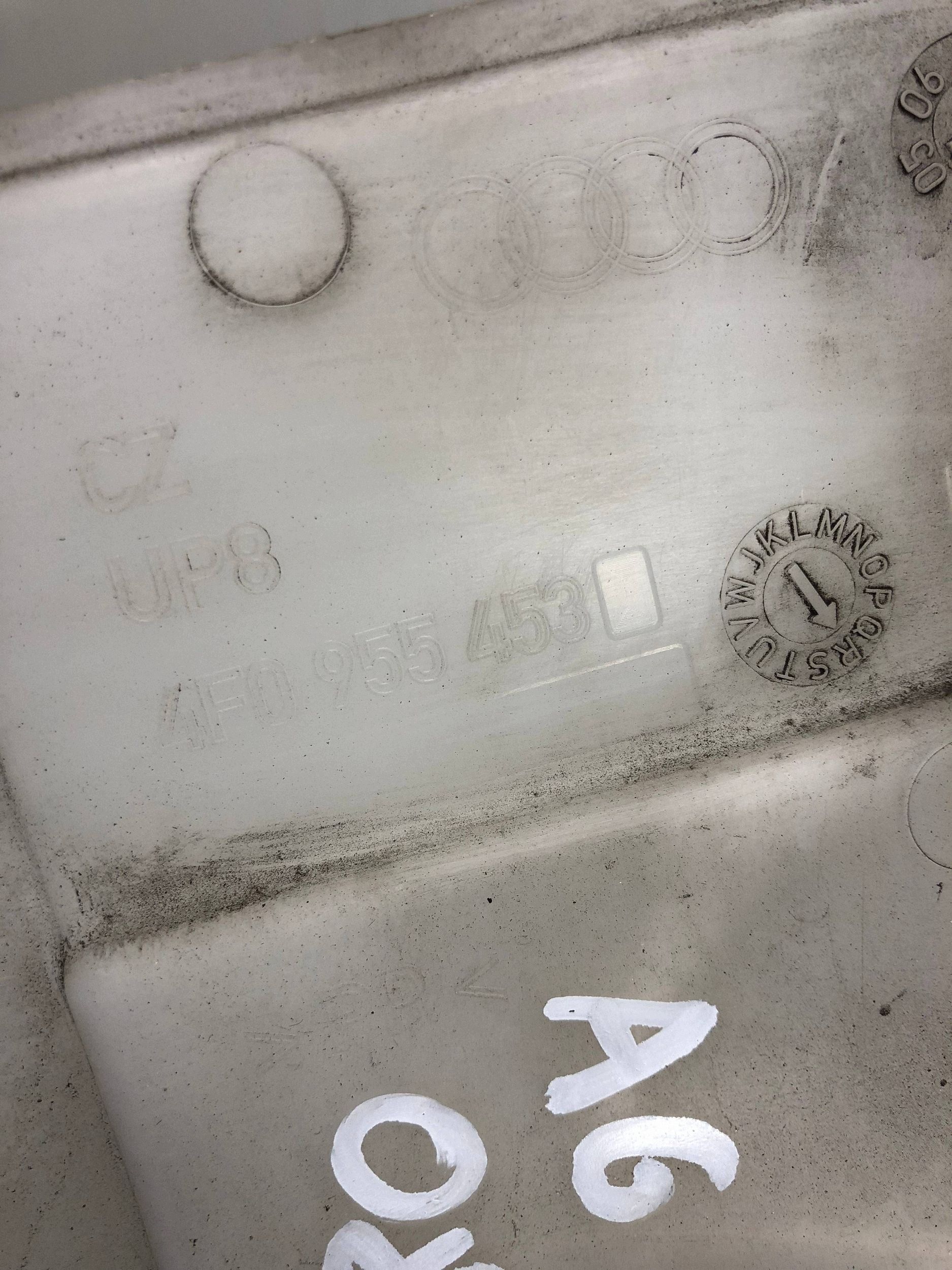 washer fluid tank AUDI A6 C6 4F0955453