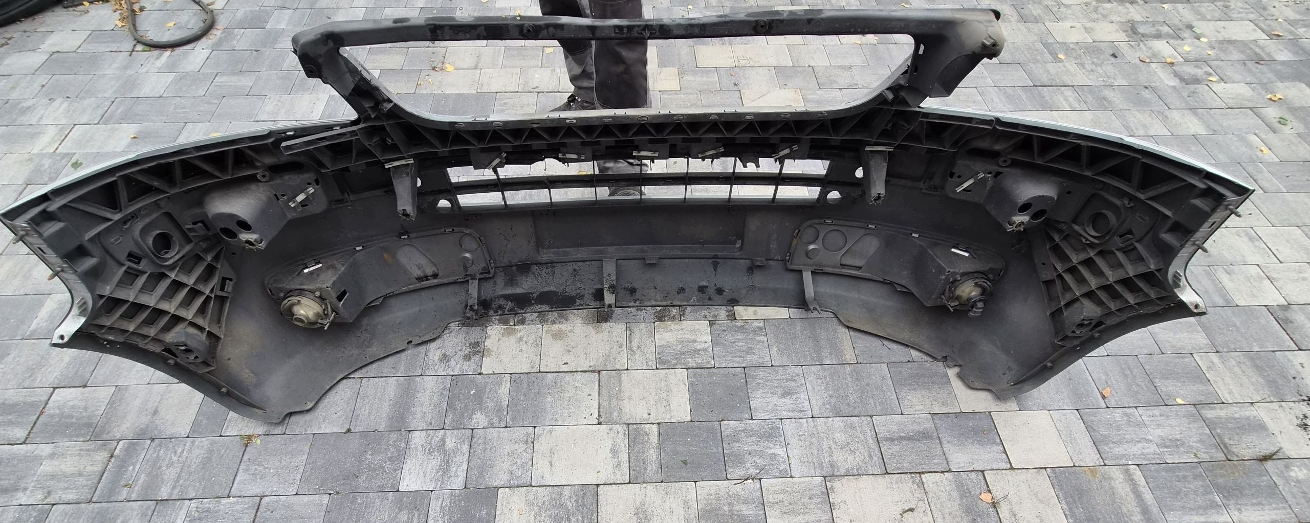 VW T5 nárazník přední předek Caravelle Multivan srebrny