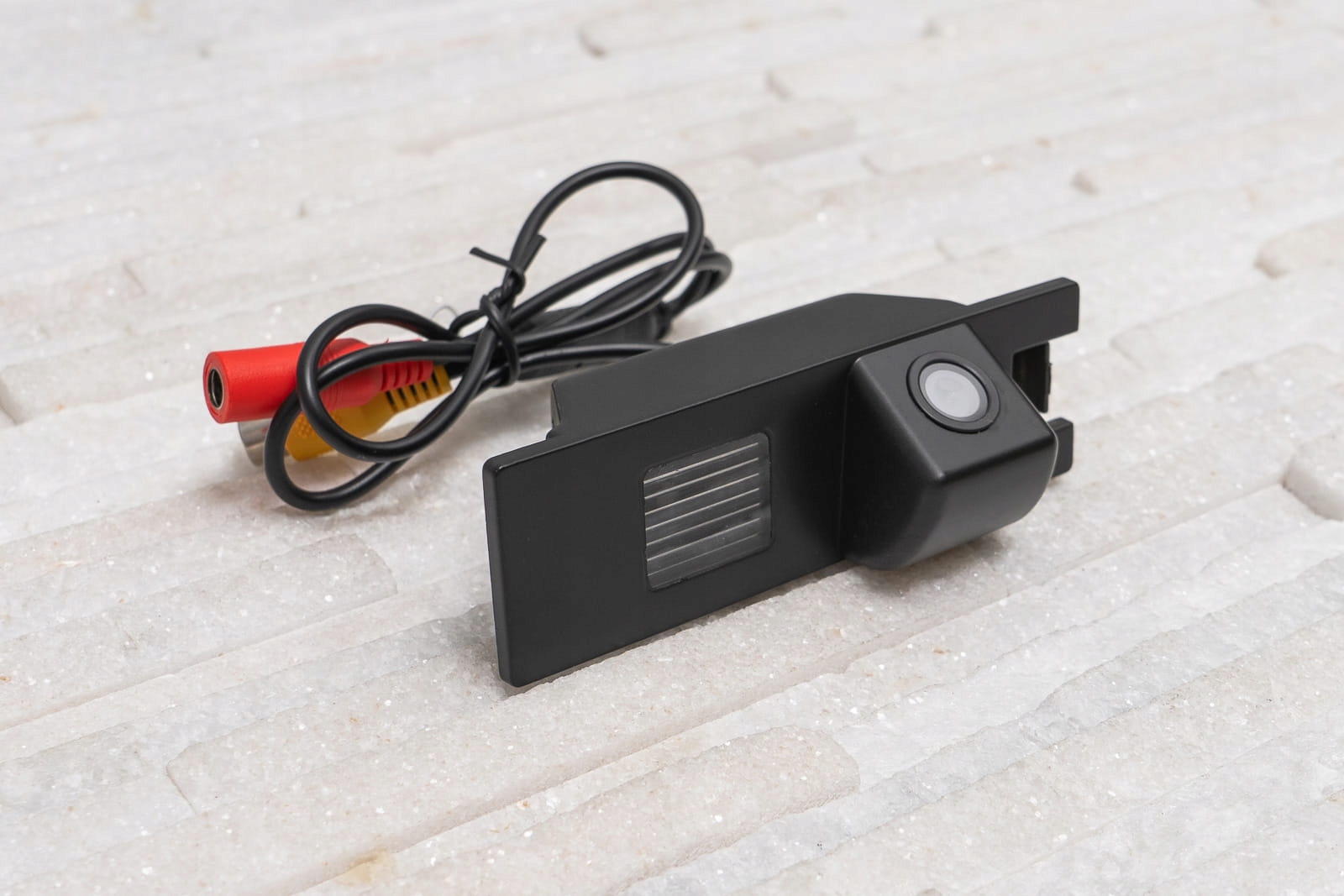 OPEL ASTRA J 2009-2015 KAMERA COFANIA Z LAMPĄ Maksymalna rozdzielczość 733x493