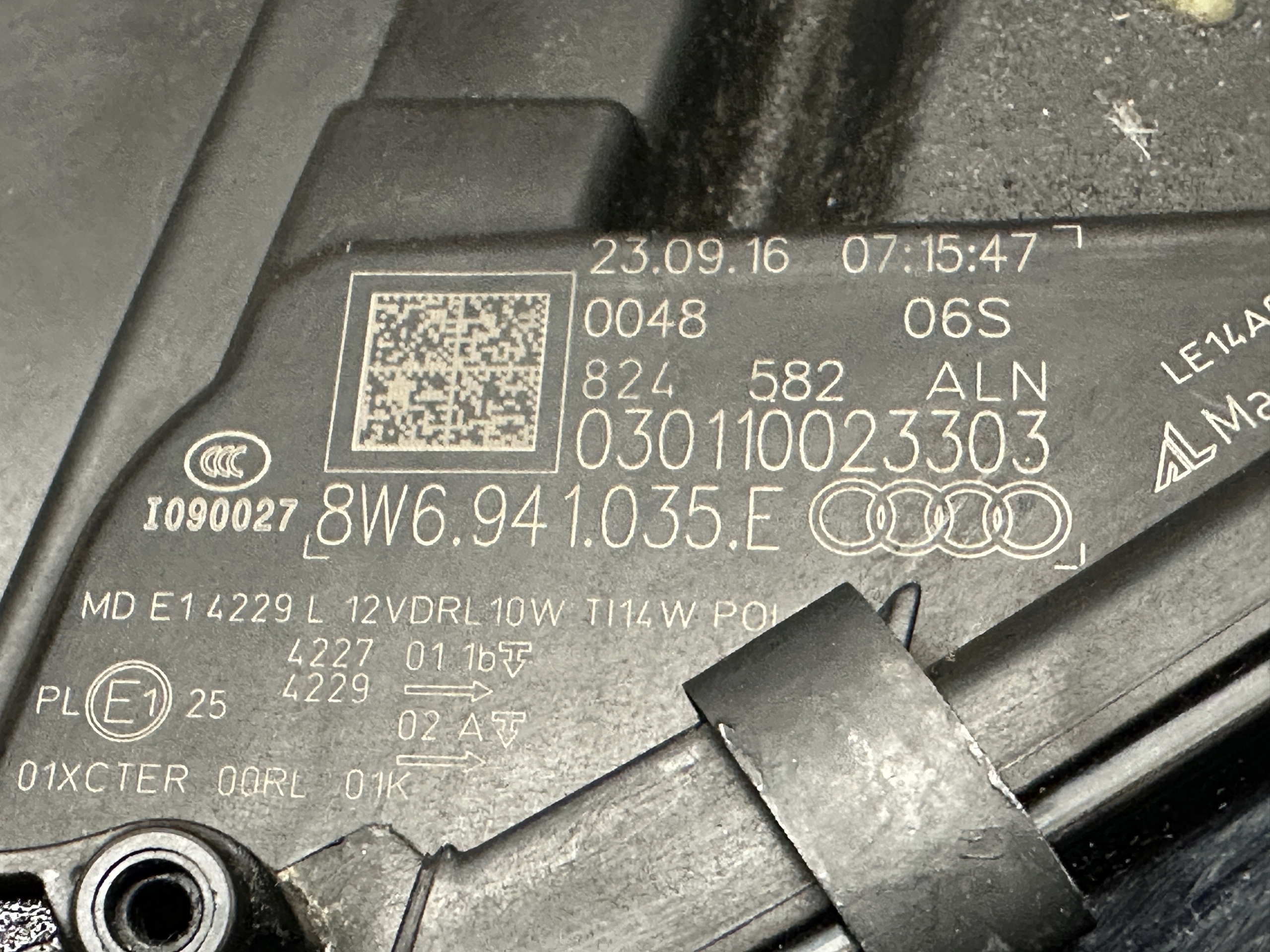 AUDI A5 8W light left front MATRIX 8W6941035E