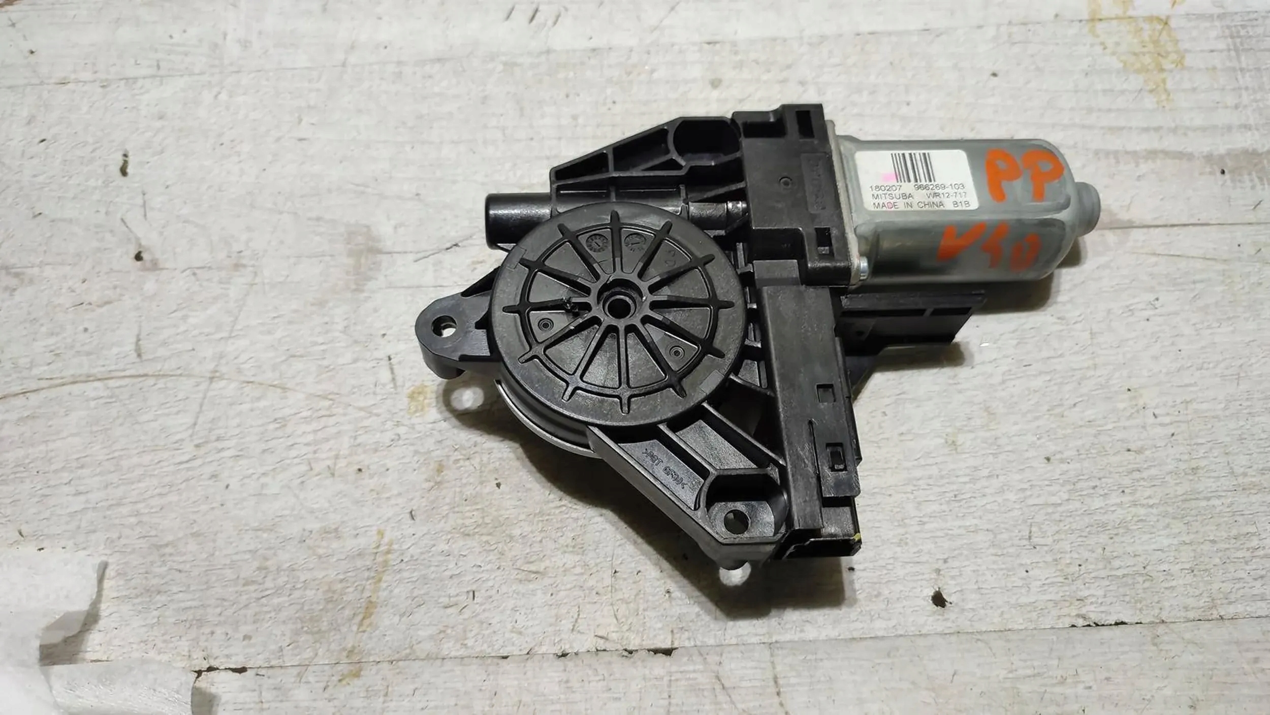 Volvo V40 II 2018r front side right mini motor windows