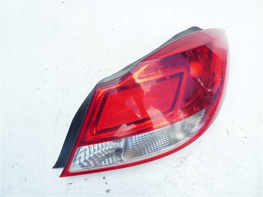 LAMPA TYLNA PRAWA OPEL INISGNIA A HATCHBACK EUROPA