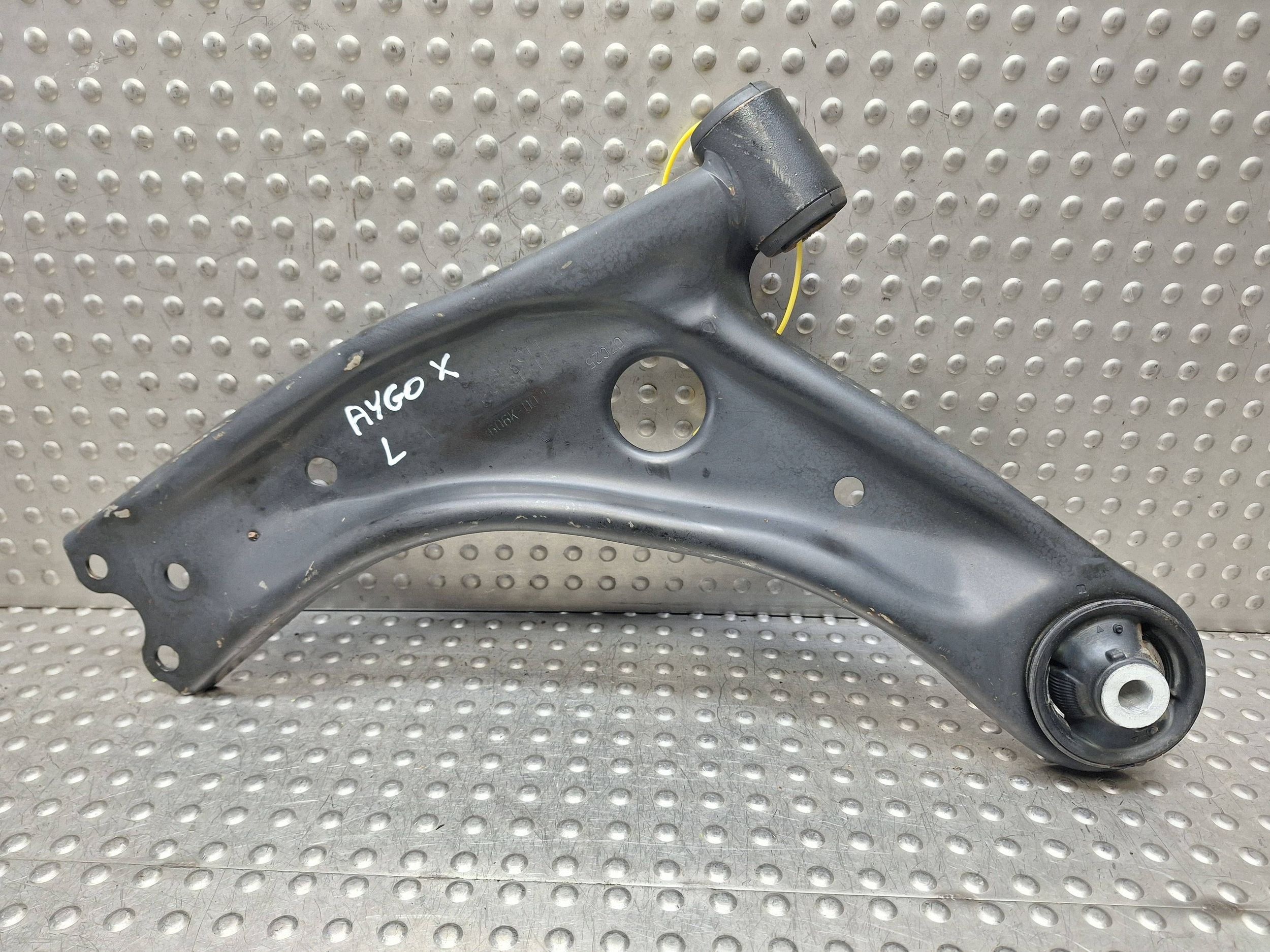 arm left front TOYOTA AYGO X 22-26 48606K0020