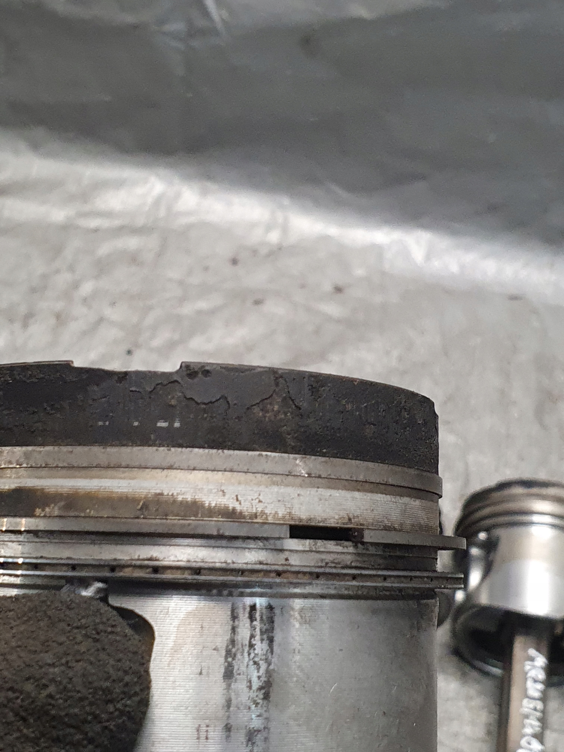 Biella e pistone 1SZT. OPEL VIVARO A 11r. 2.5D