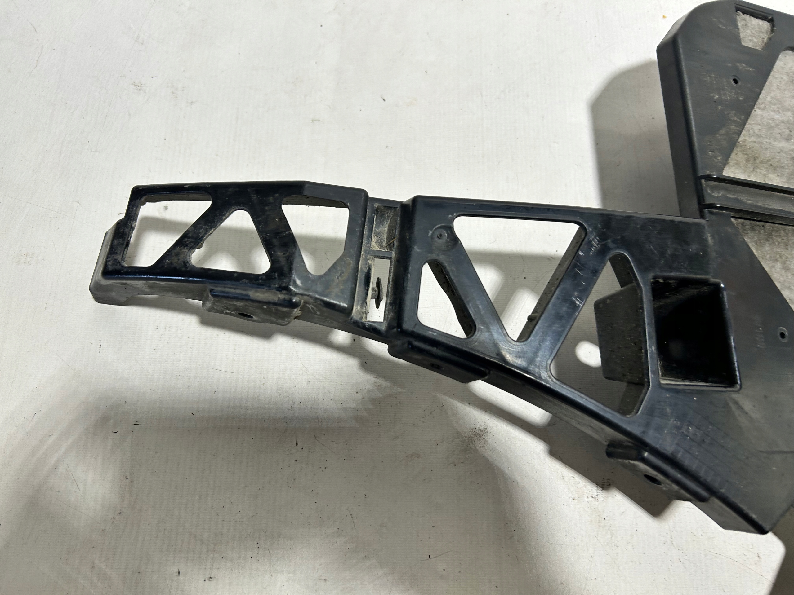 bumper bracket MERCEDES ML W166 right rear part 1668851221