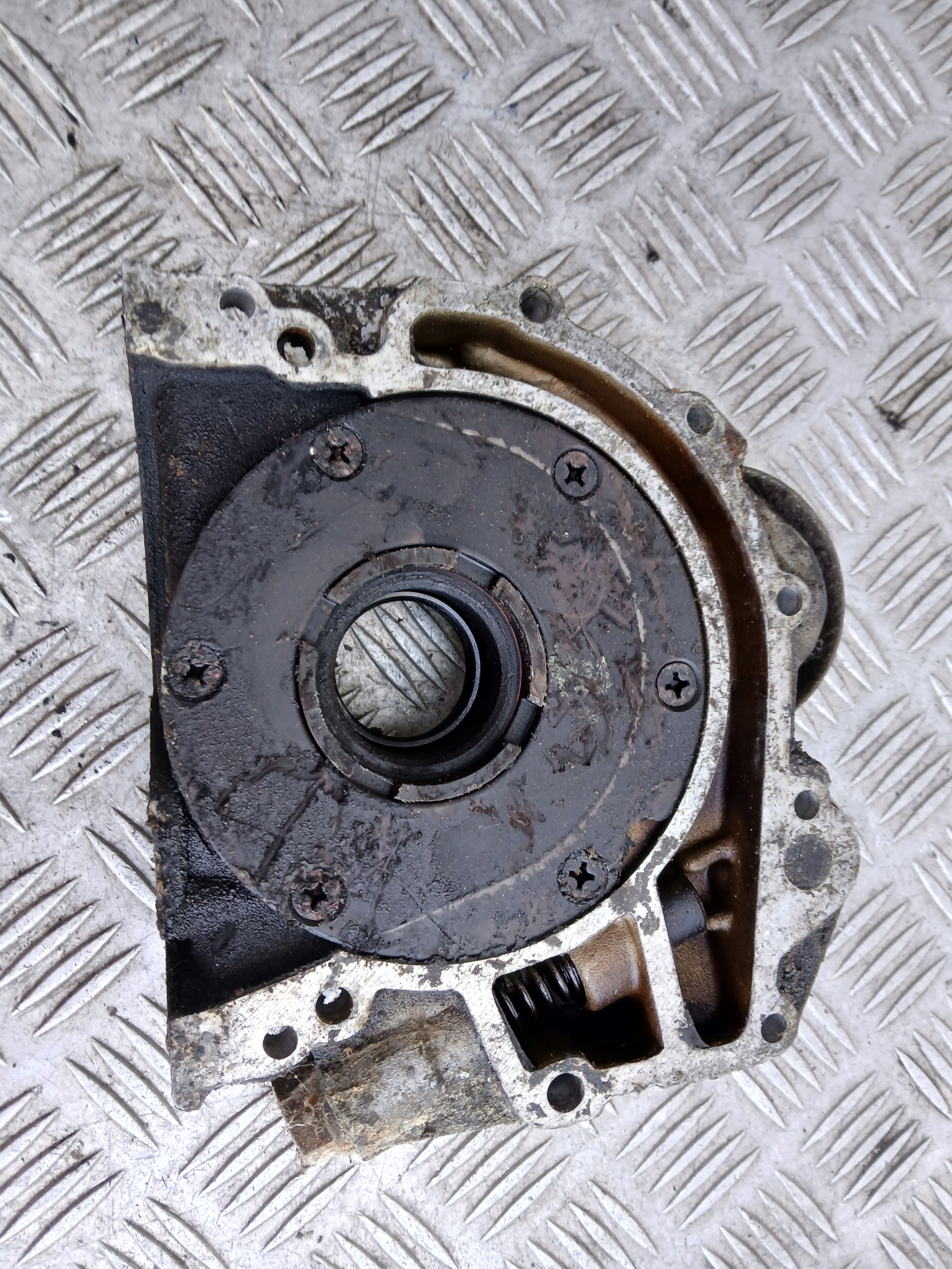 VW Transporter T4 2.4 oil pump 034115109