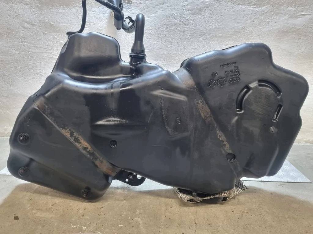 tank Audi A5 8T 2008 8K0201685