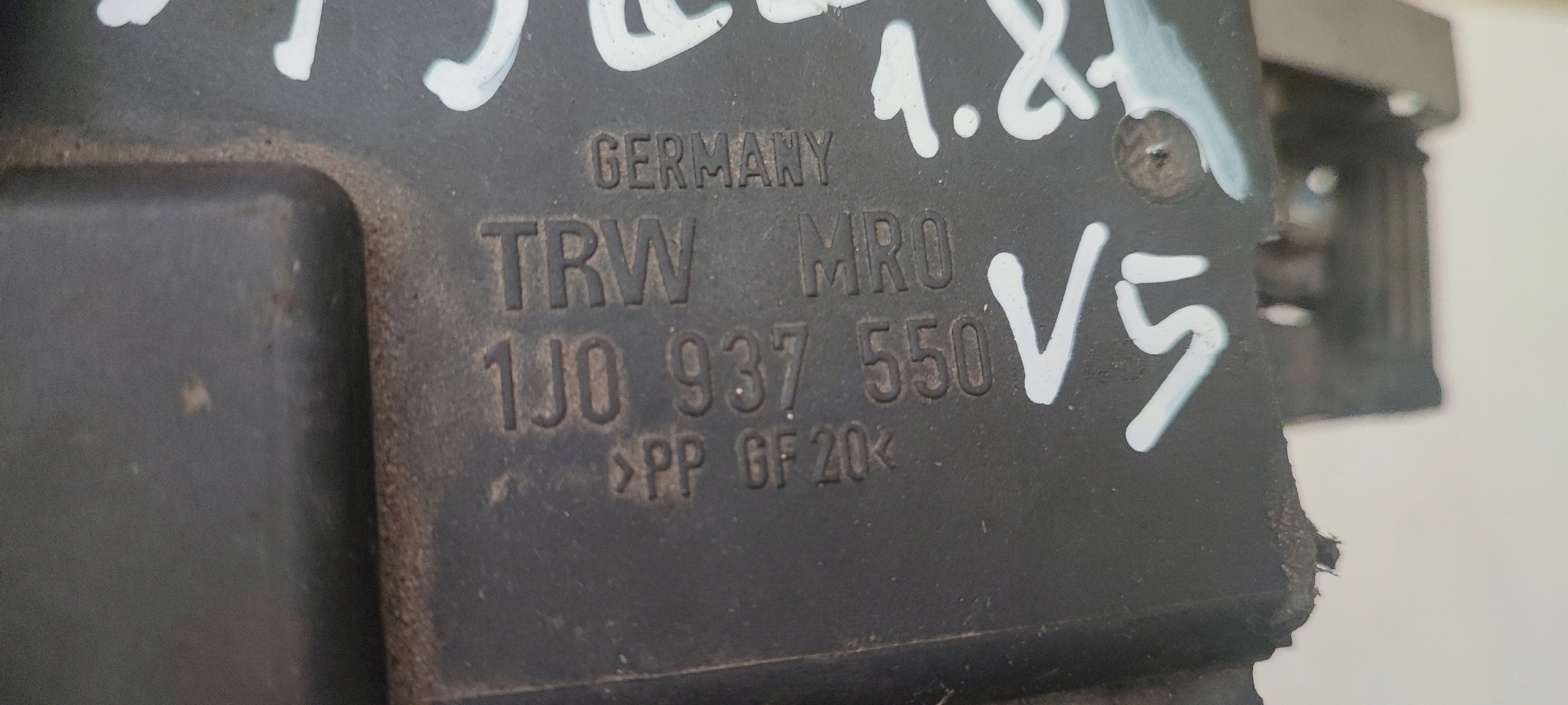 AUDI A3 8L compartment of fuses for battery