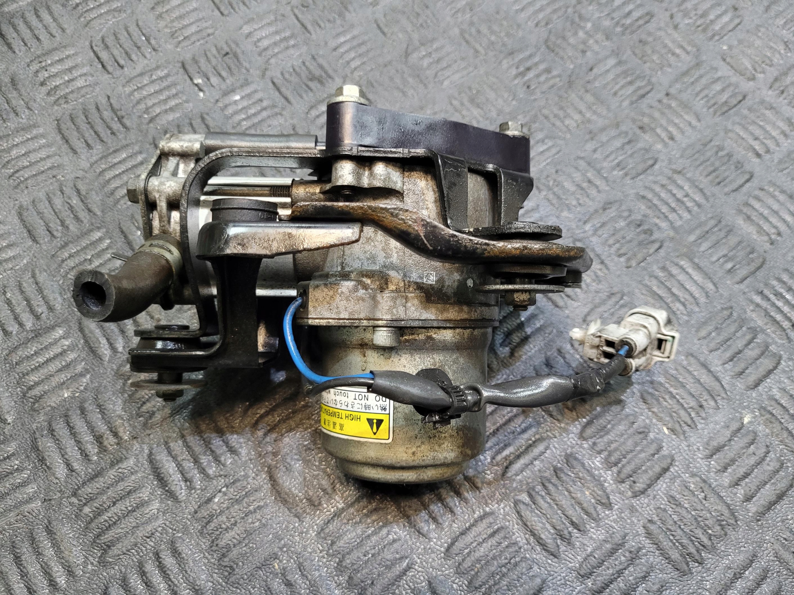 pump vacual MITSUBISHI OUTLANDER 3 III PHEV 2.0