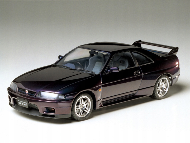 Nissan Skyline Gt-r V-Spec R33 model 24145 Tamiya