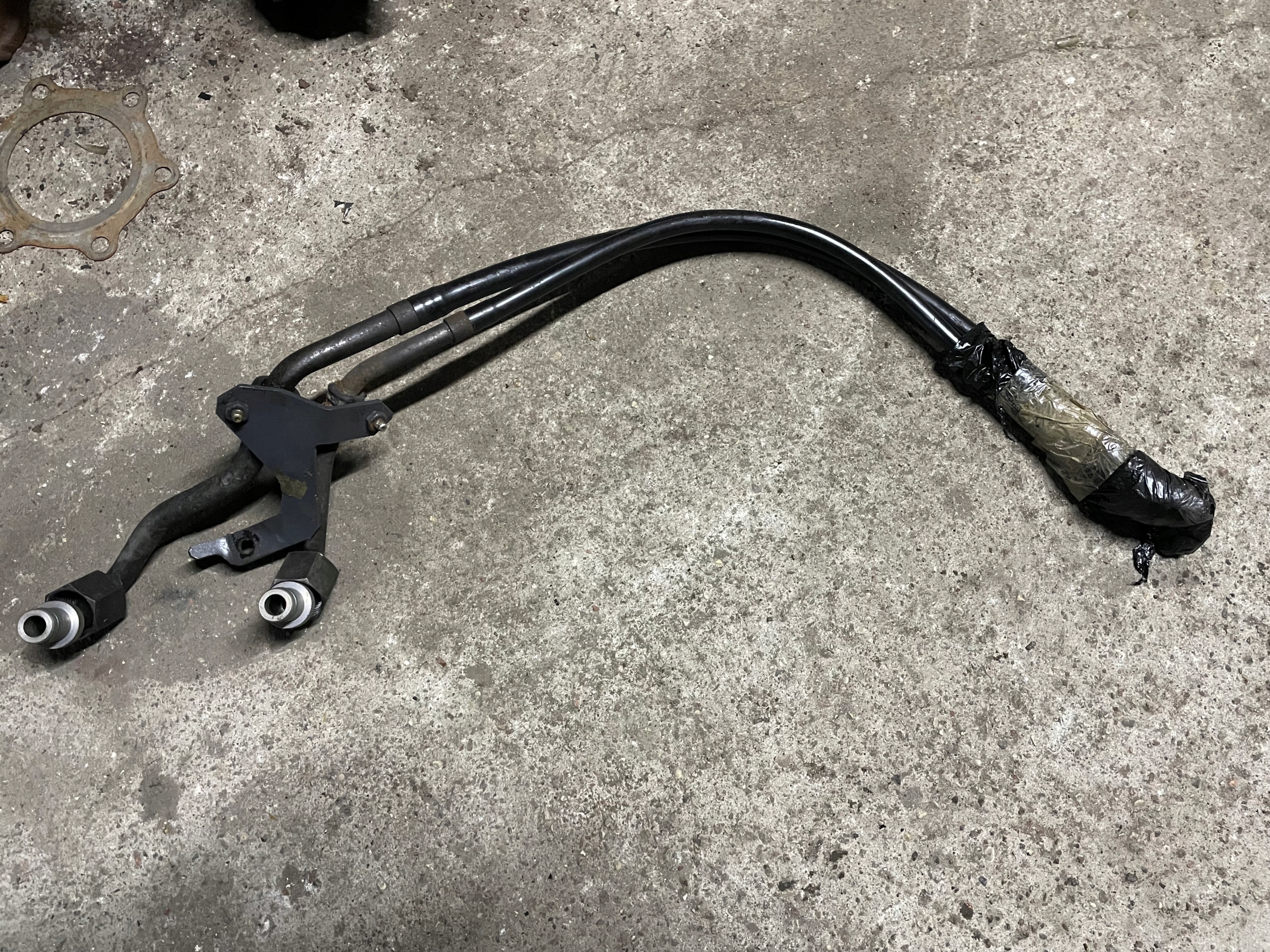 9604708581 - Шланг Топливопровод Mercedes Actros