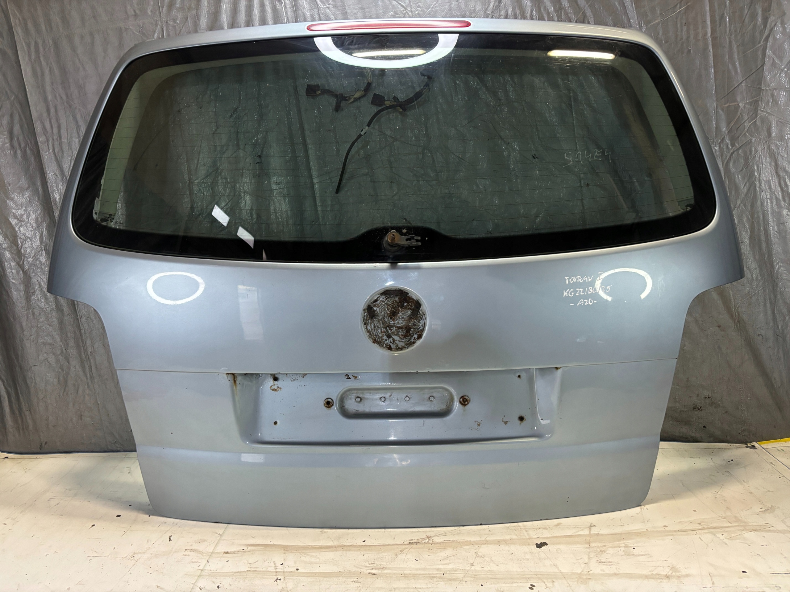trunk door boot Volkswagen Touran and 1