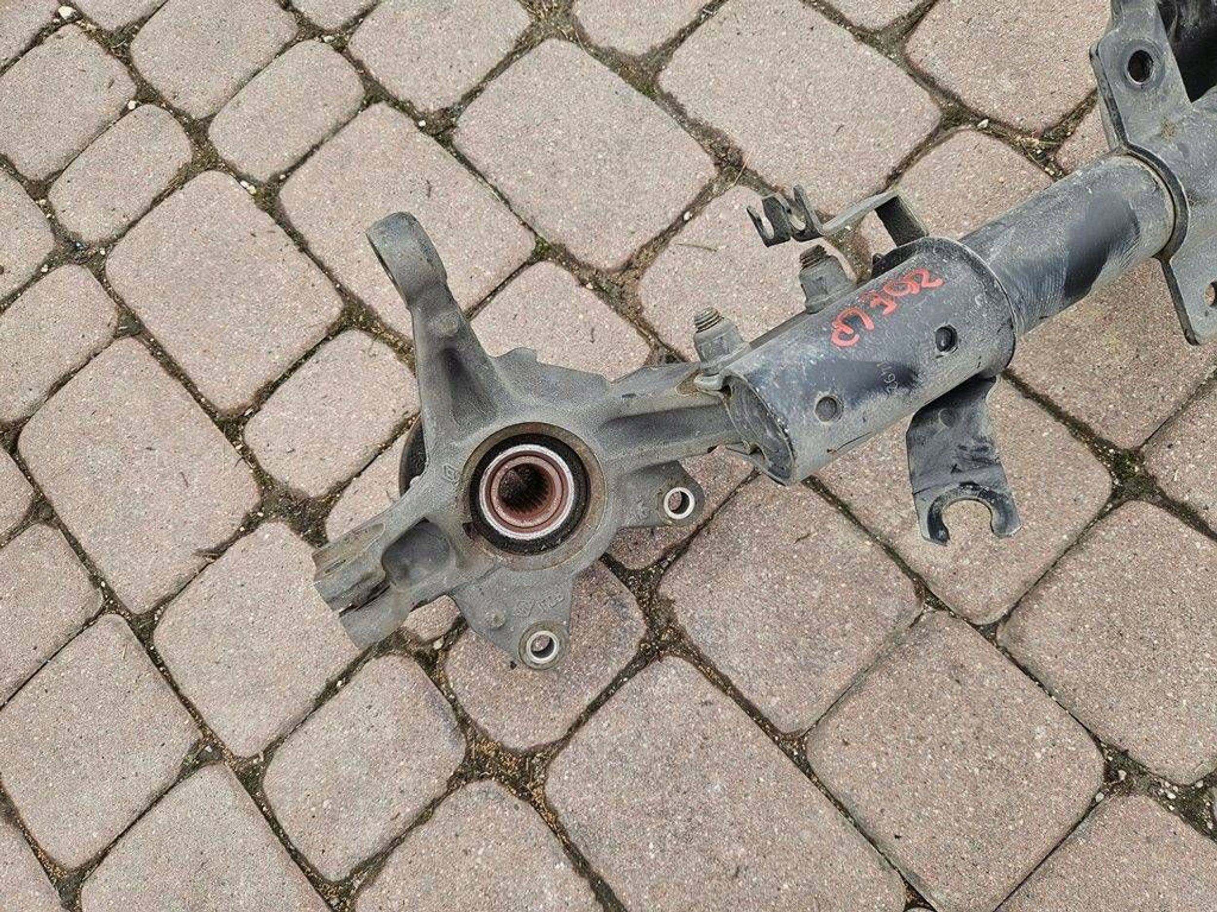 McPherson swing left shock absorber Renault Zoe