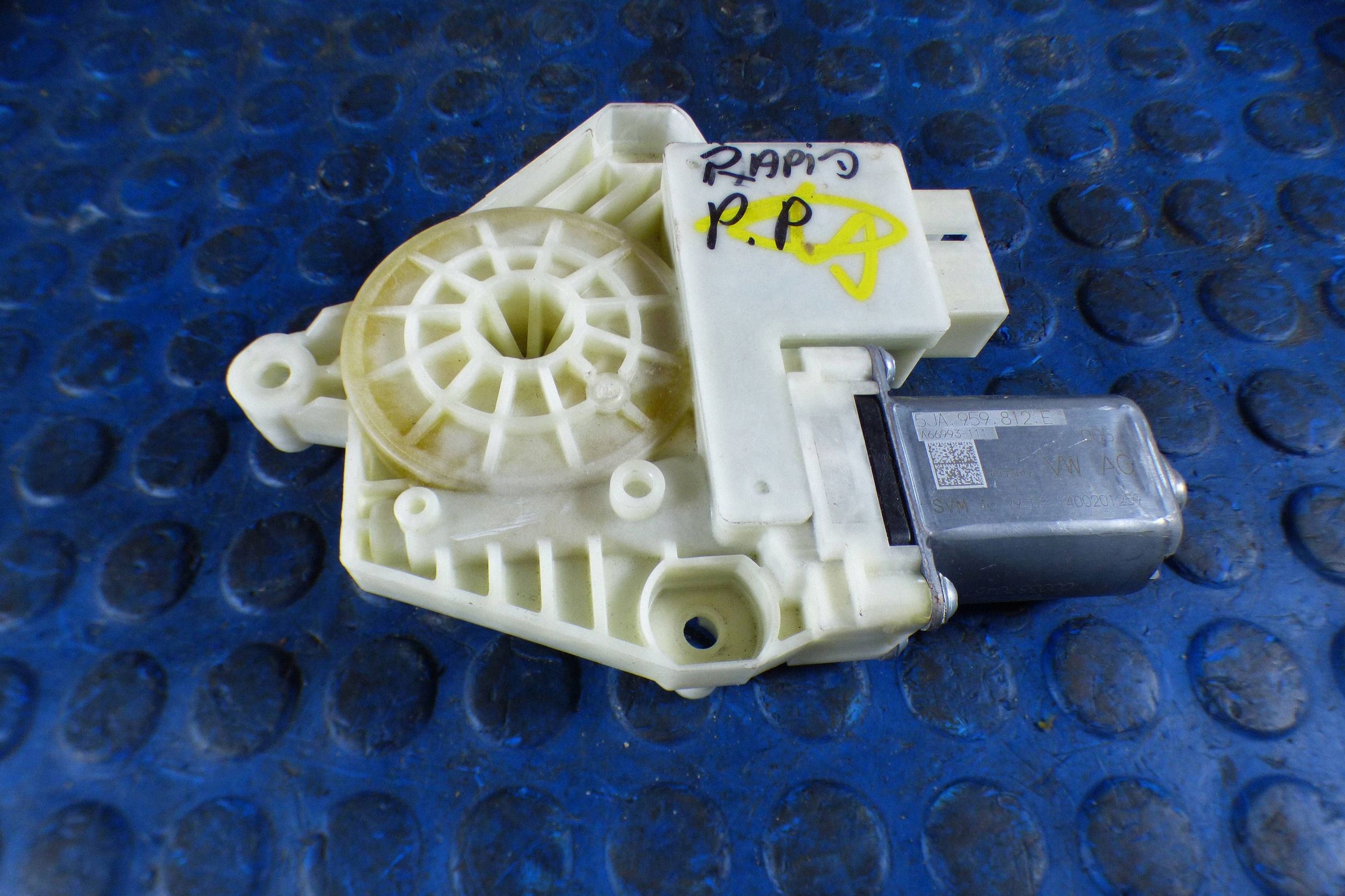 Skoda Rapid mini motor windows 5JA959812F right front 6 PIN