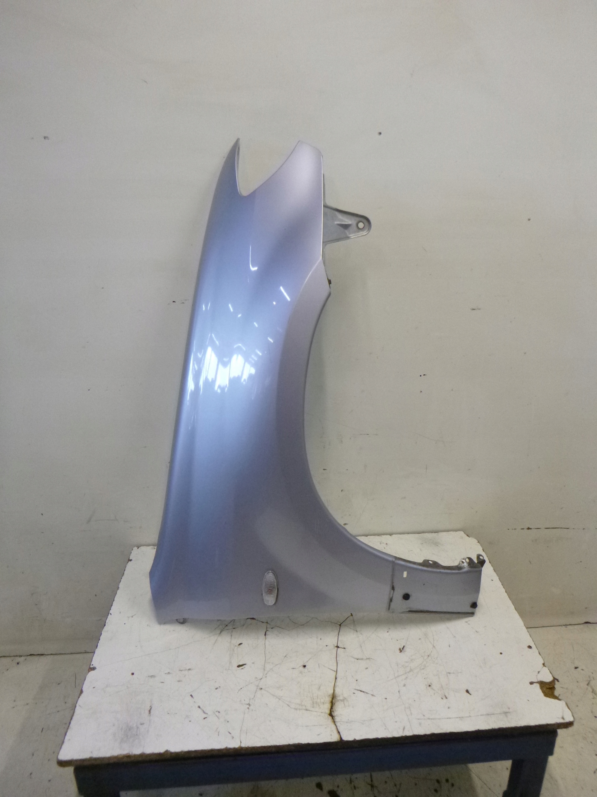 parafango Destra Mitsubishi Outlander A31 2001 – 2006 SREBNA